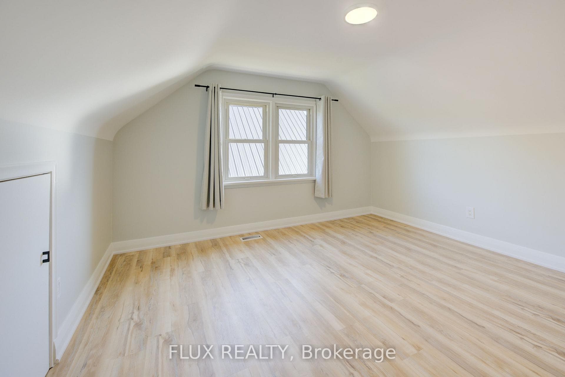 320 Highland Road photo 19