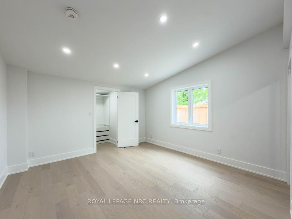 4392 Ontario Street photo 22
