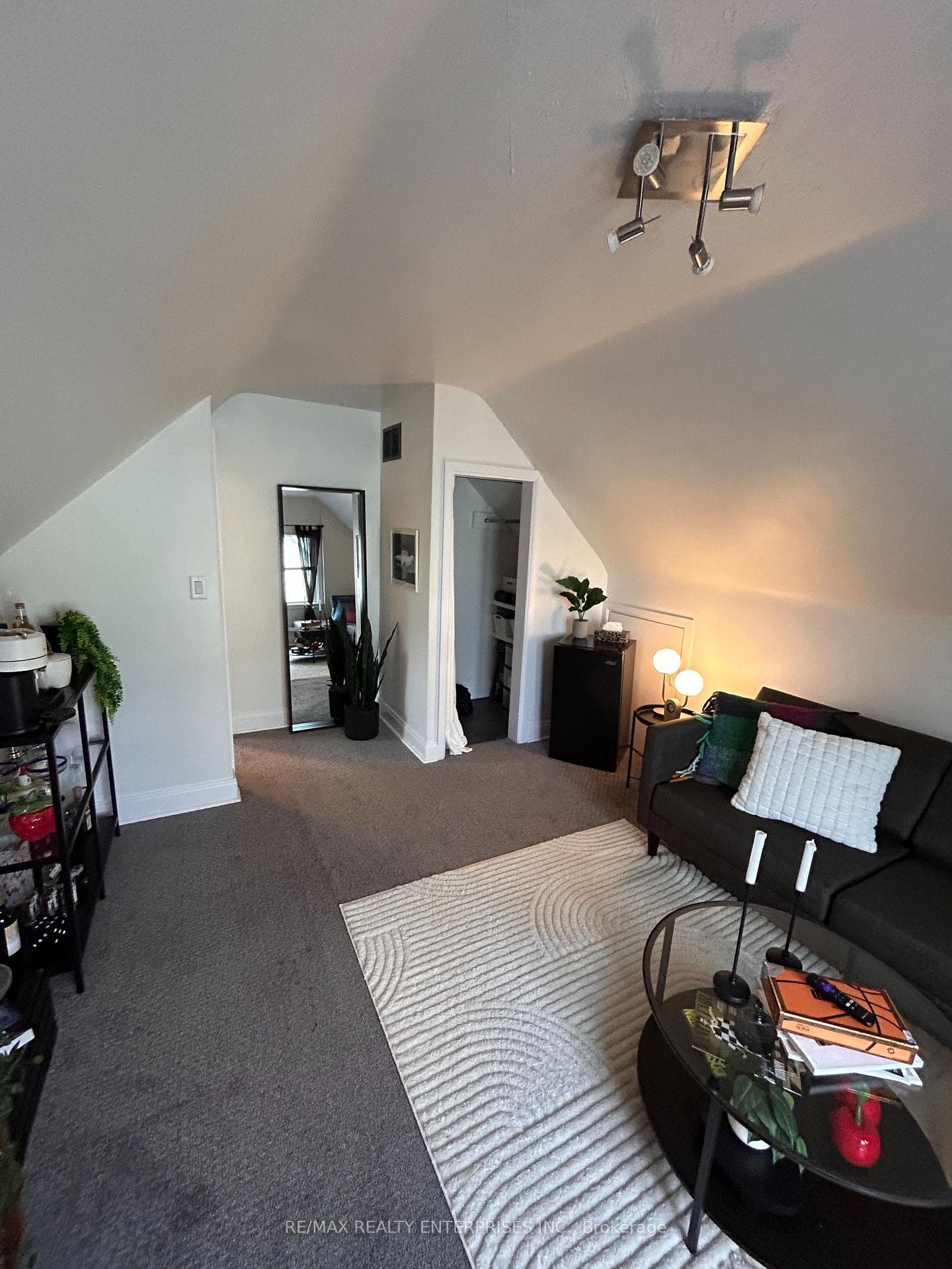 557 Stirling Avenue Unit Upper photo 12