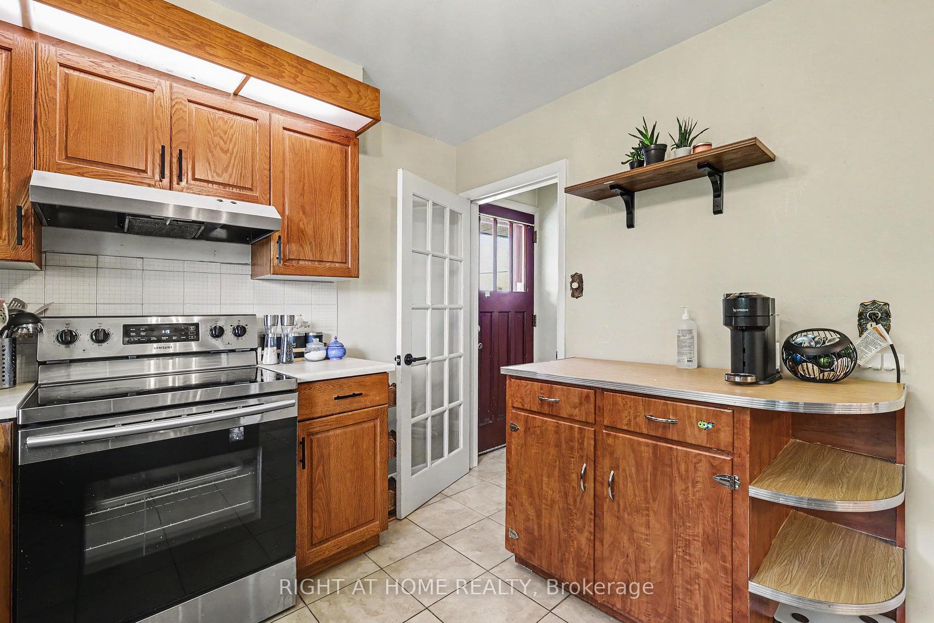 1640 FISHER Avenue photo 8