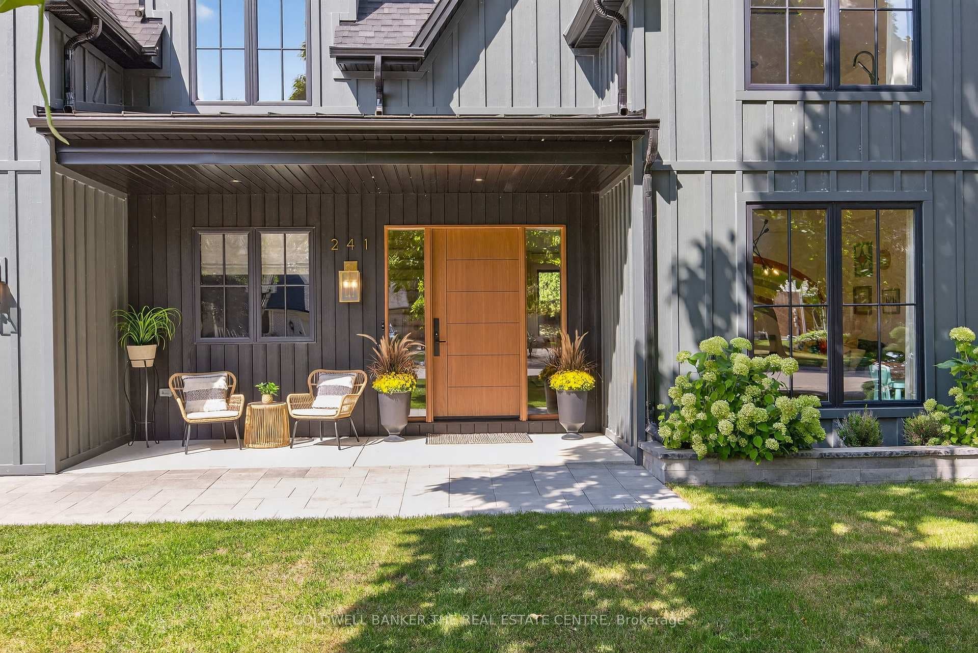 241 Woodmount Place photo 2