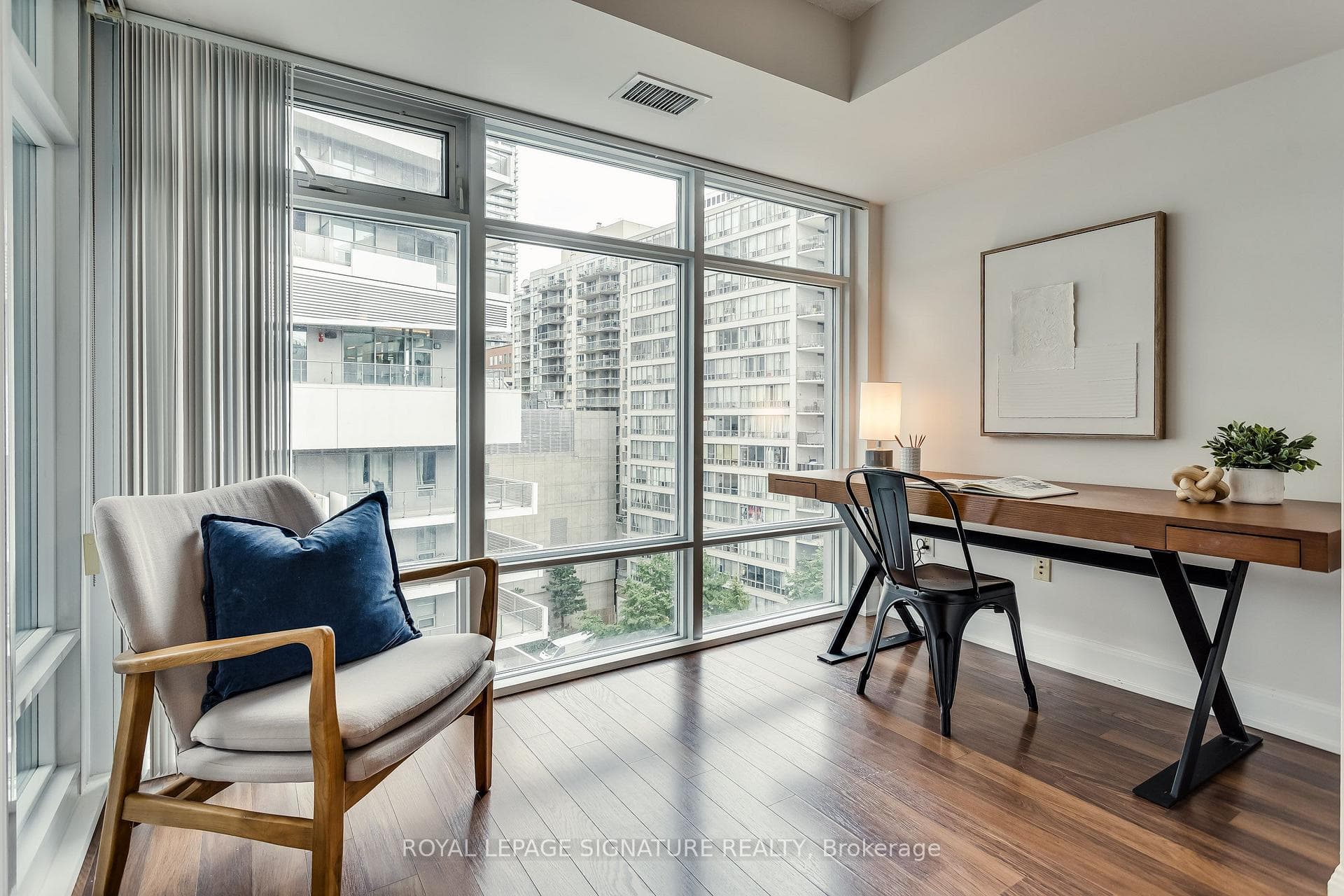 2191 Yonge Street Unit 910 photo 17