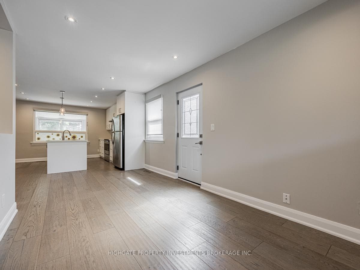 7 Farmbrook Road Unit Upper photo 4