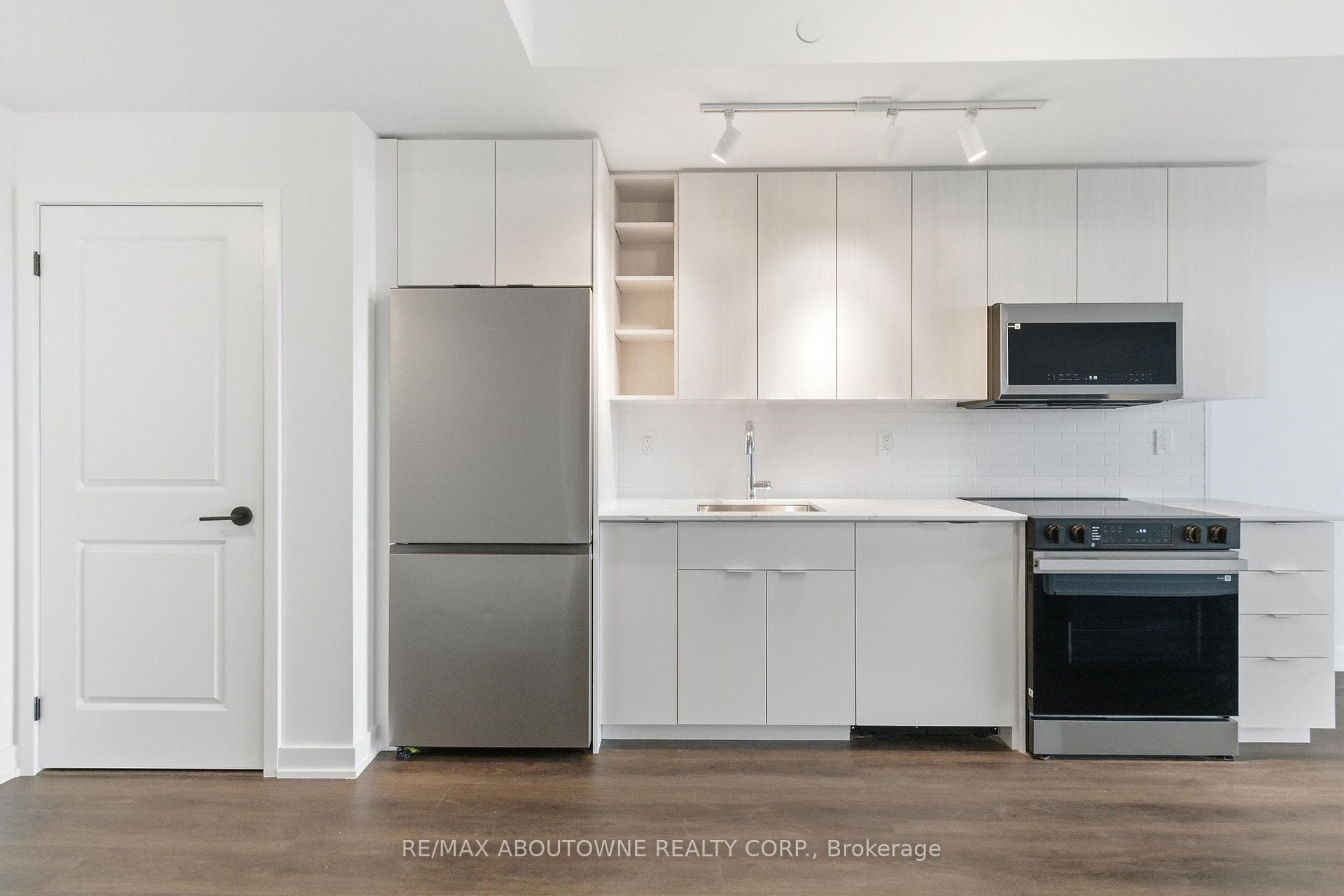 2075 Lakeshore Road Unit 2011 photo 7
