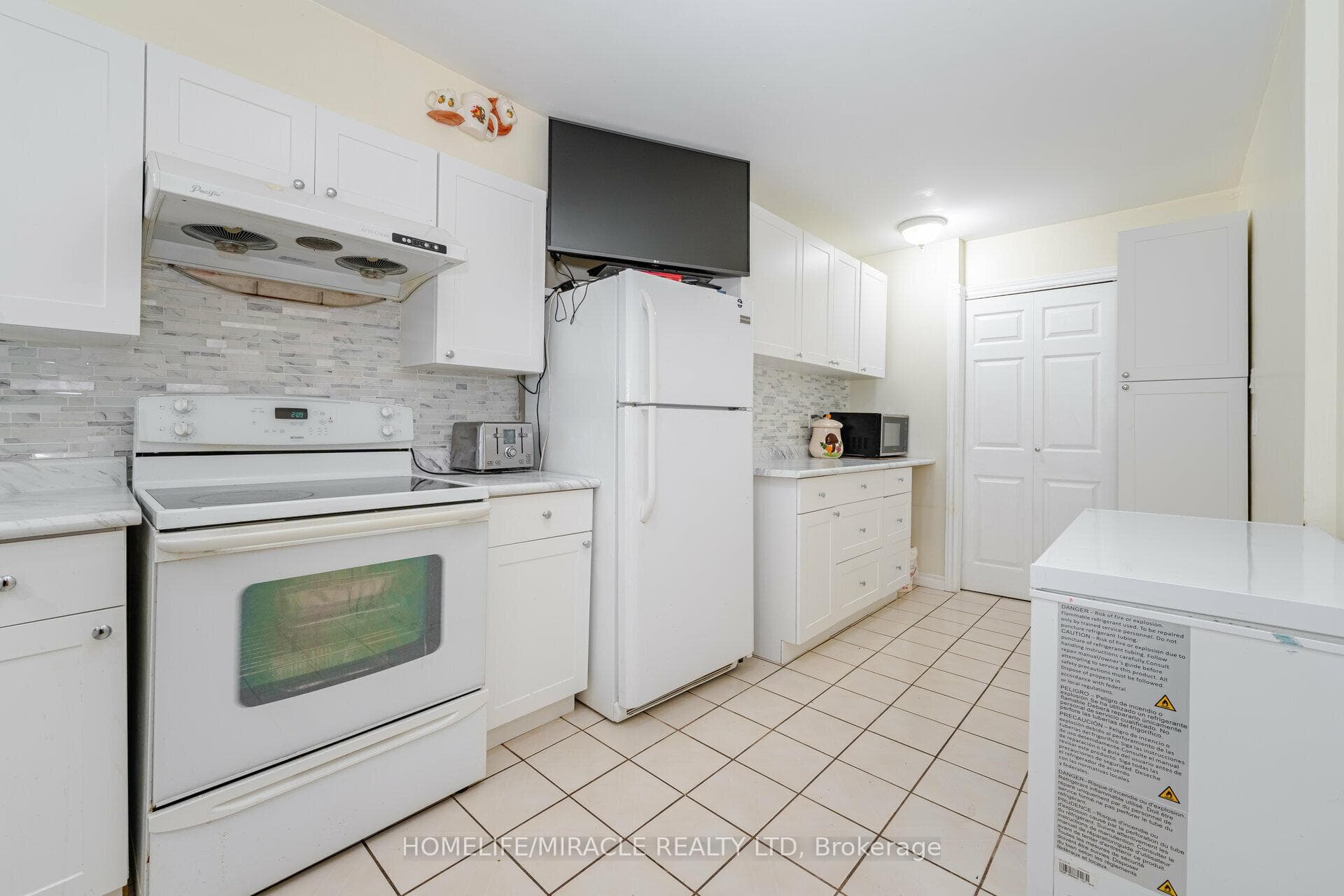 234 Albion Road Unit 606 photo 16
