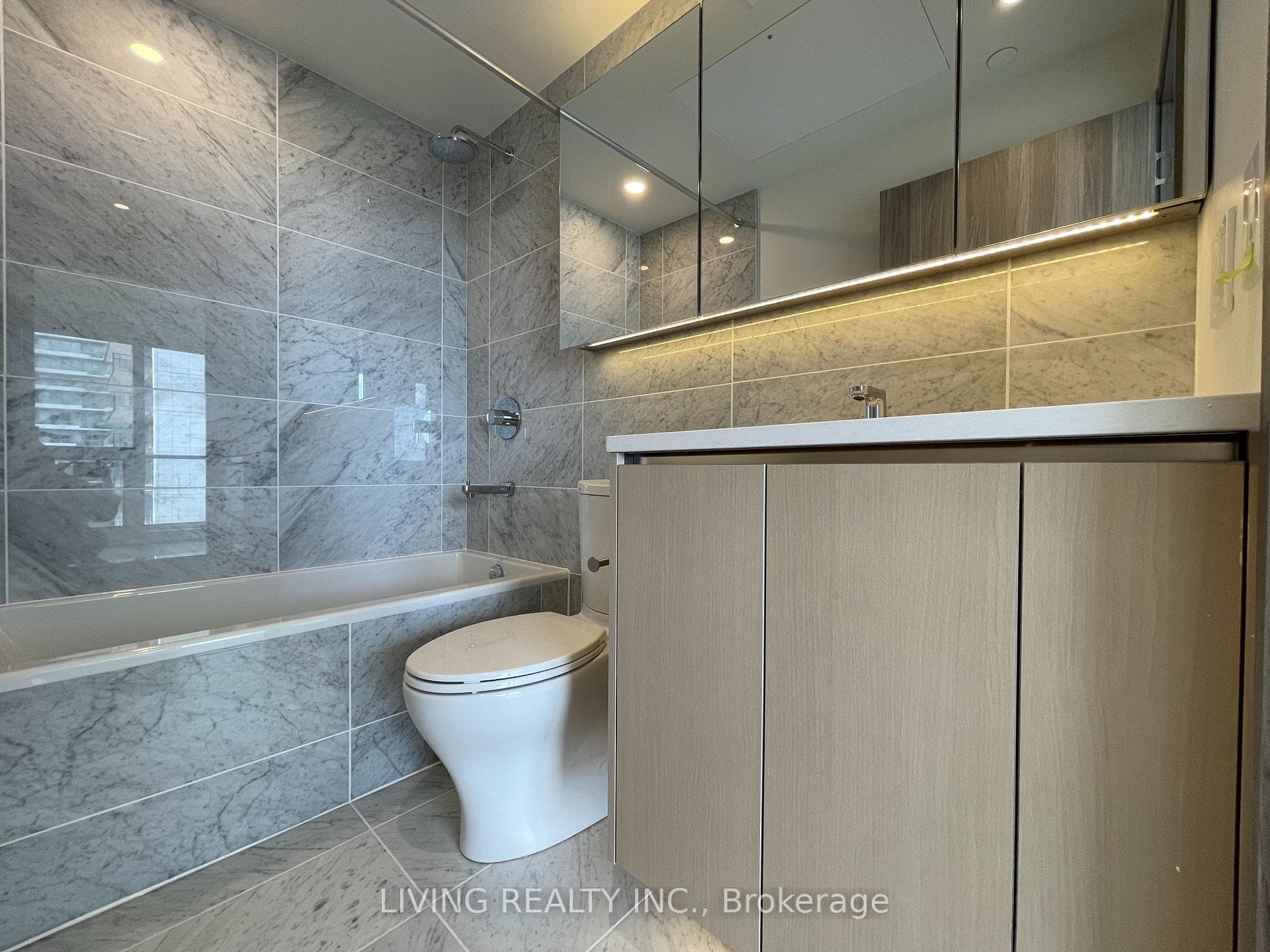 85 McMahon Drive Unit 3001 photo 13