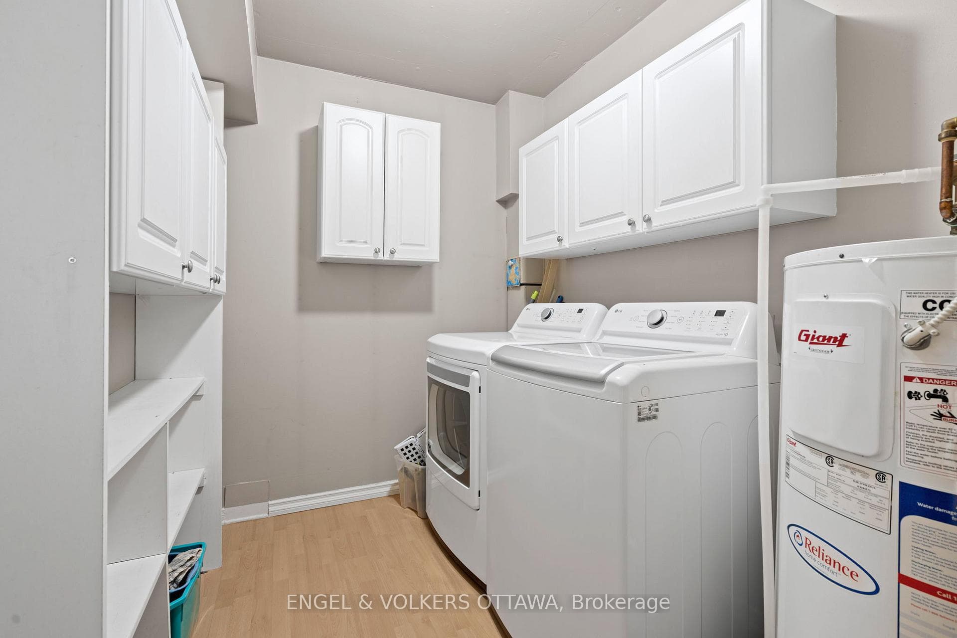 215 Parkdale Avenue Unit 609 photo 23