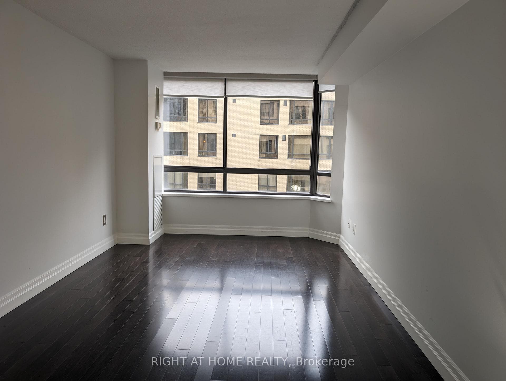 280 Simcoe Street Unit 807 photo 17