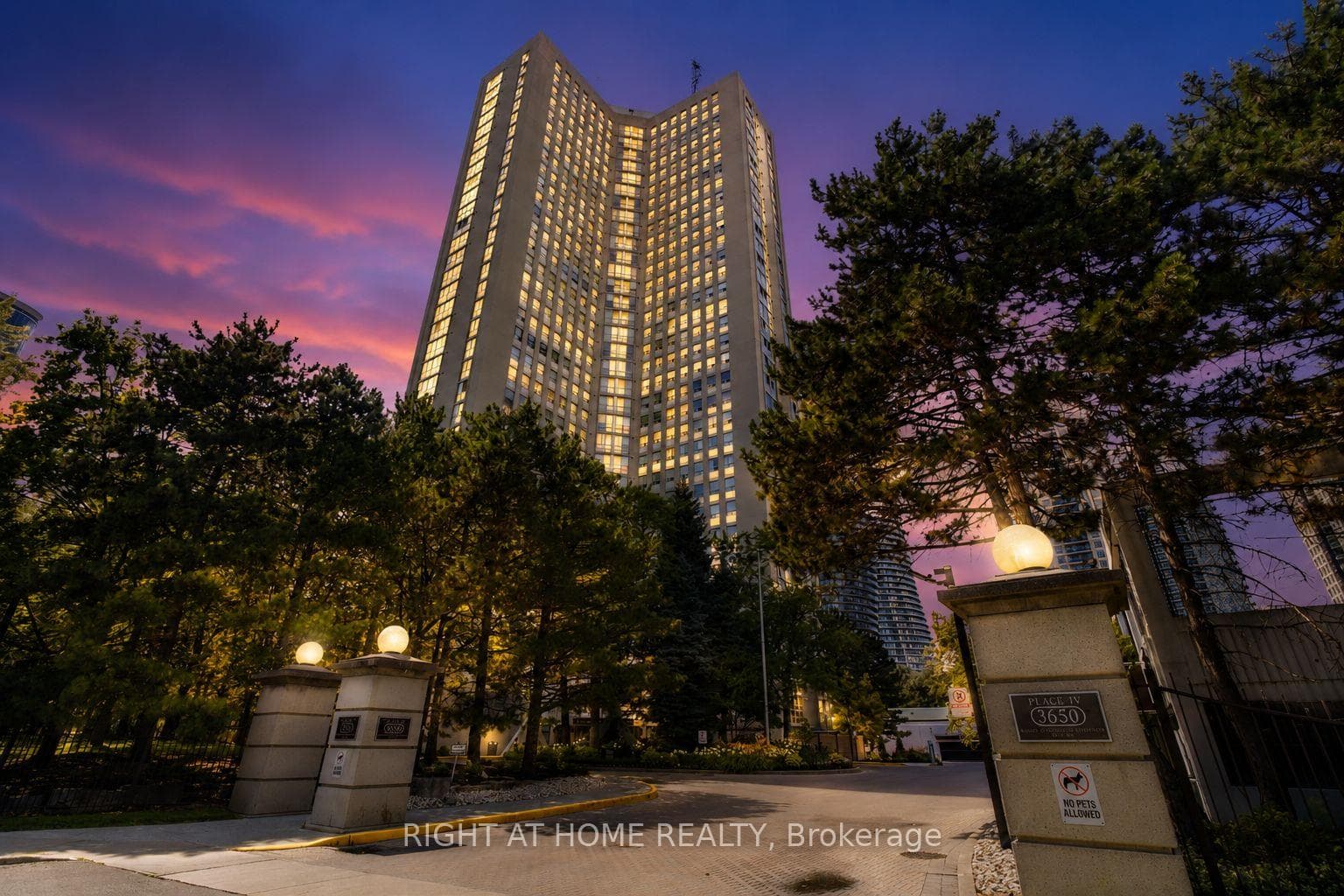 3650 Kaneff Crescent Unit 2507 photo 1
