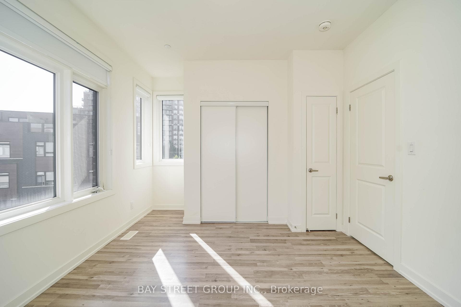 370 Red Maple Road Unit 10 photo 36