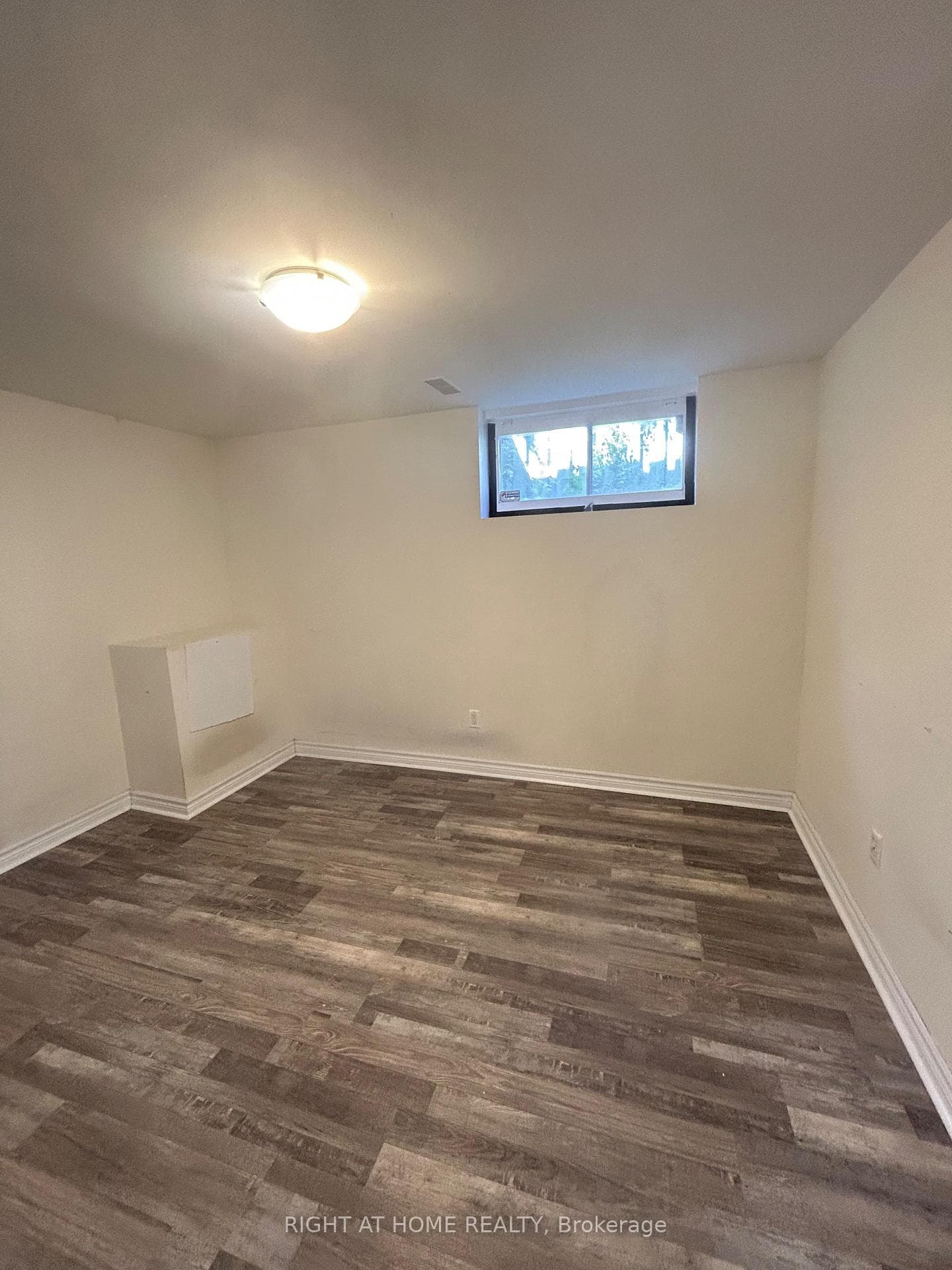 1010 Bloor Street photo 15