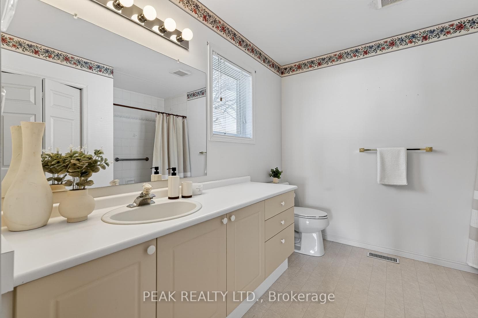 Primary 4pc bathroom