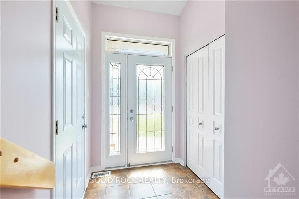 2582 RAYMOND Street photo 3