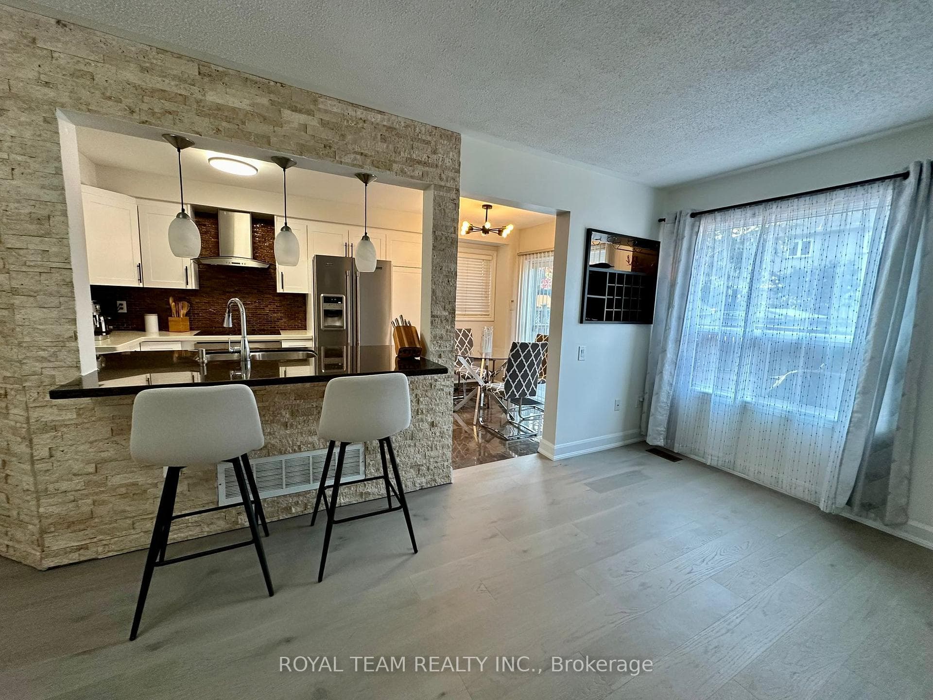 74 Silverdart Crescent photo 6