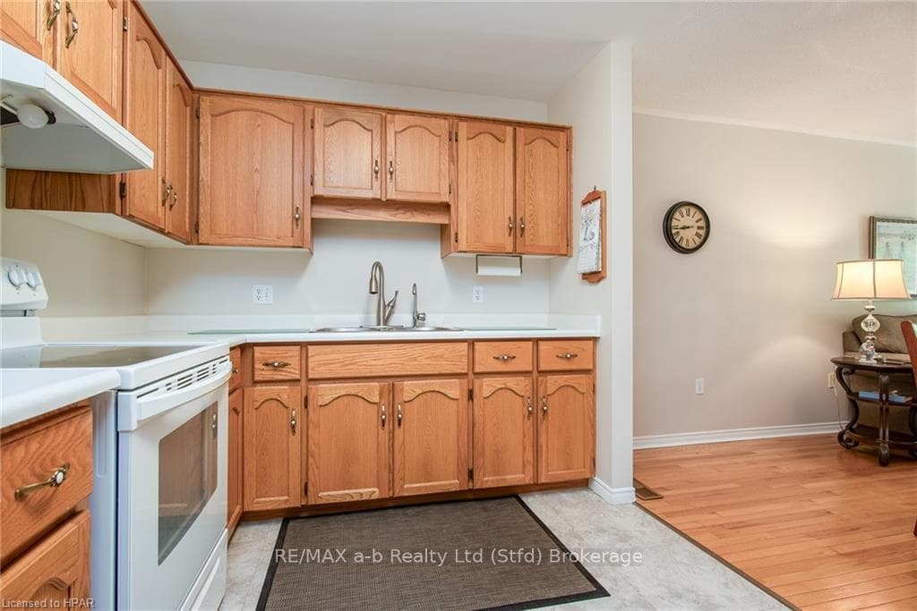 300 JOHN Street Unit 47 photo 26