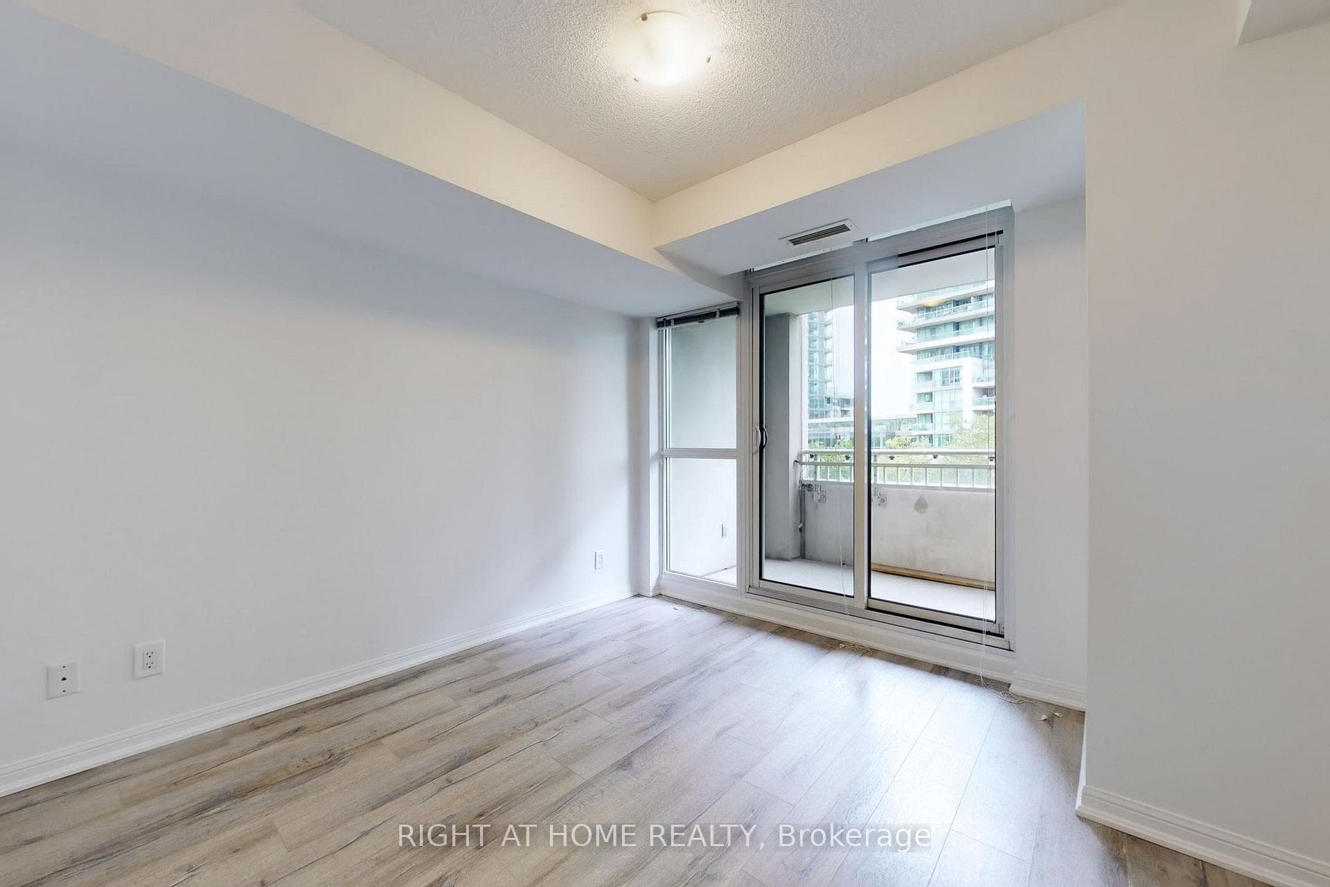 35 Bastion Street Unit 512 photo 15