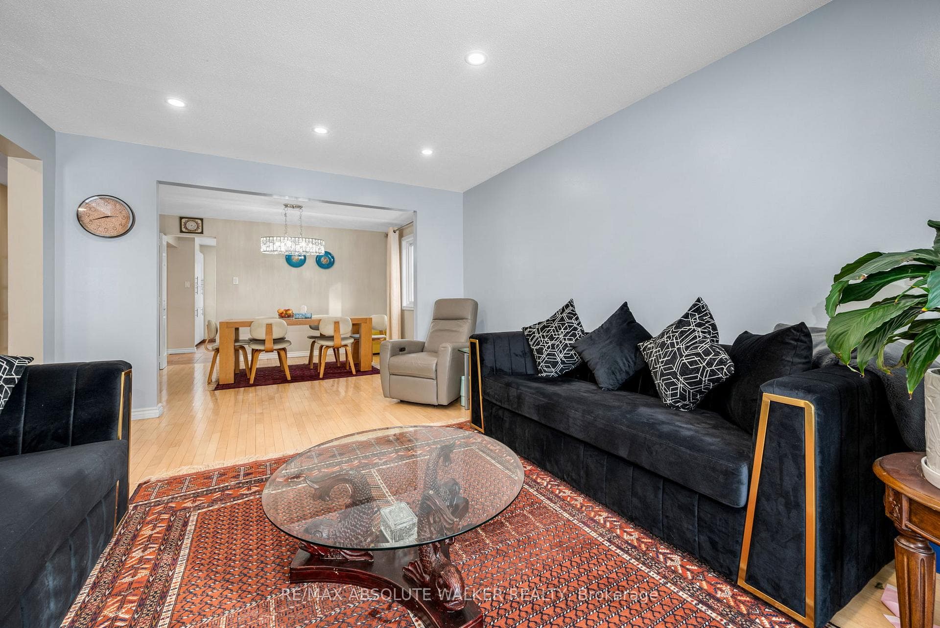 1849 Montereau Avenue photo 9