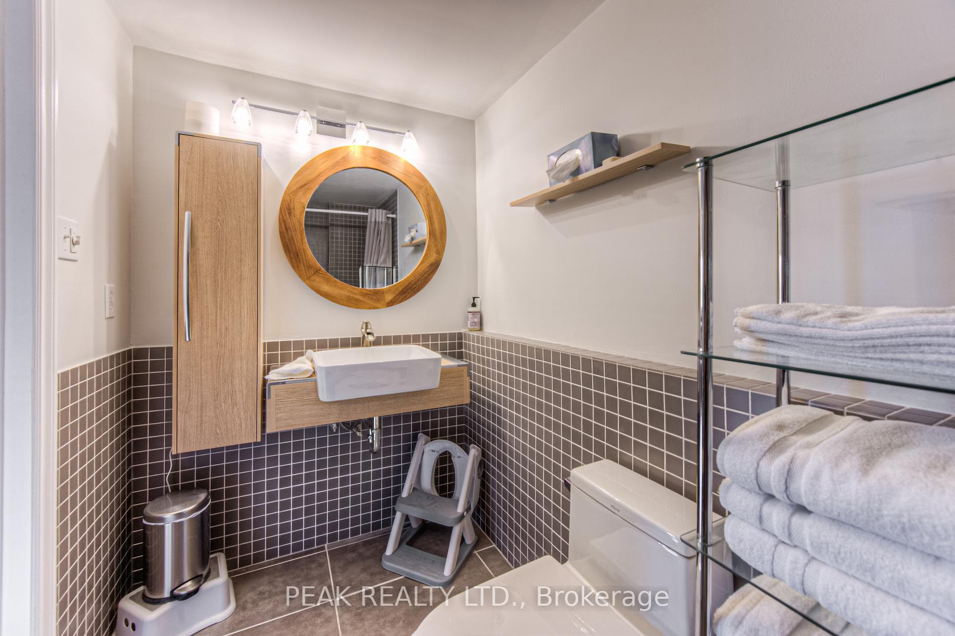 648a Jacob Lane photo 17