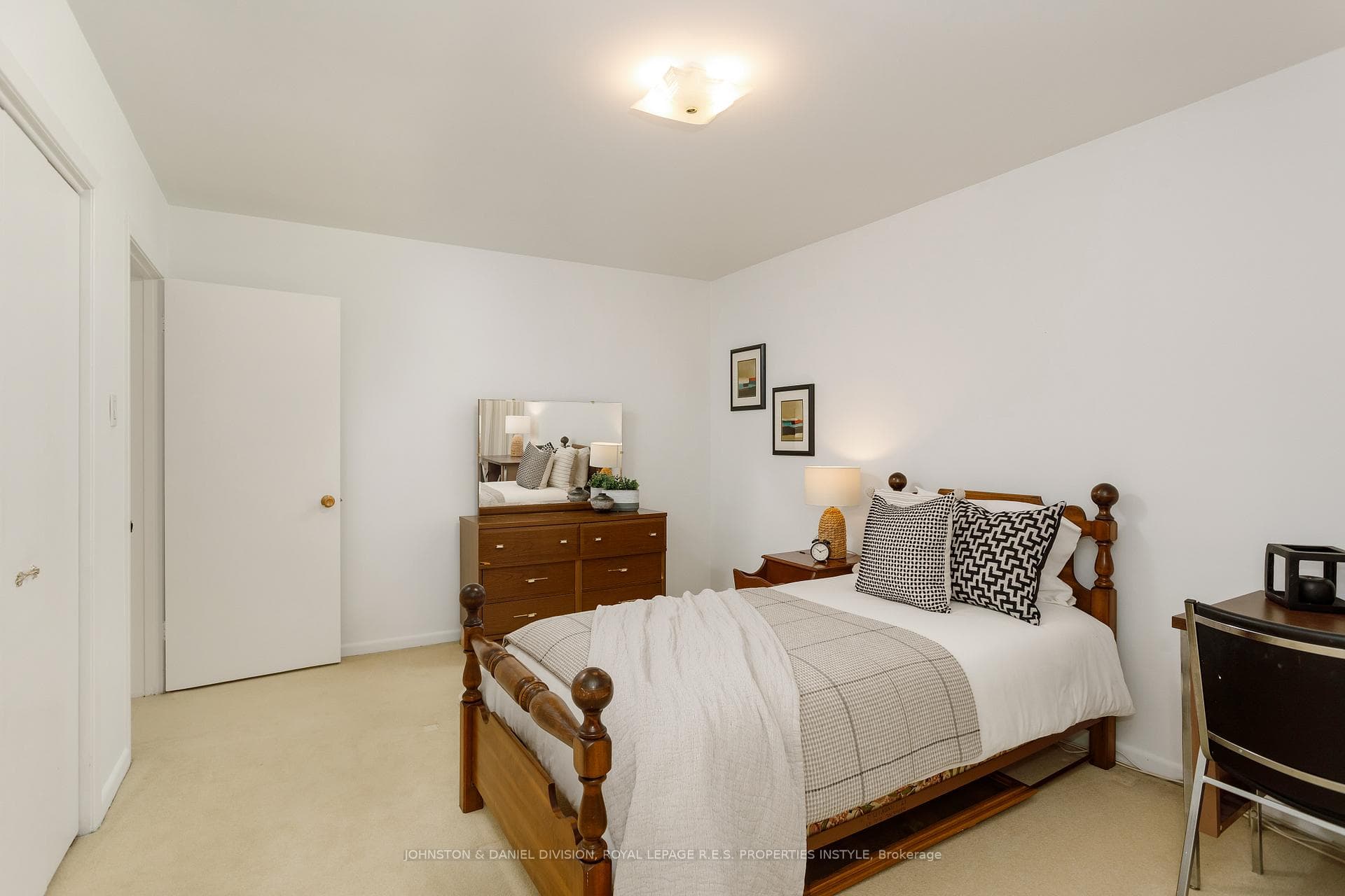 17 Longfield Road photo 43