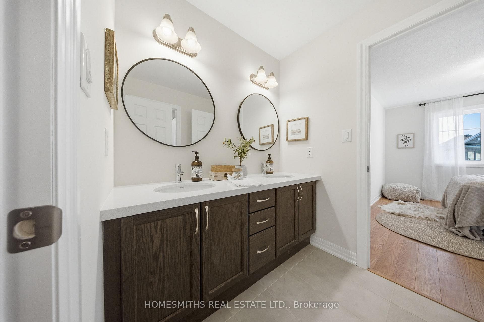 11 Northrop Avenue photo 32
