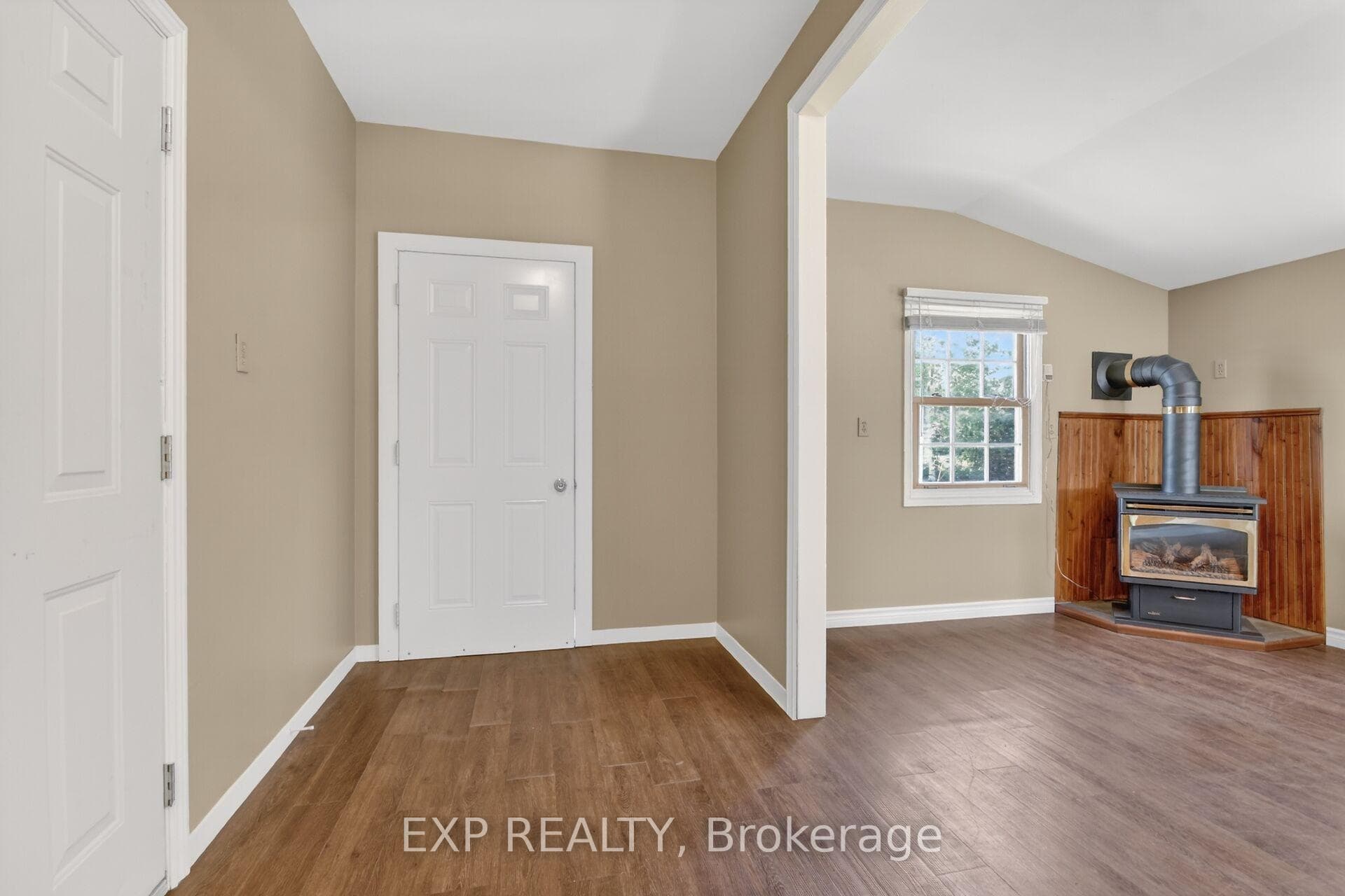 338 William Street photo 27