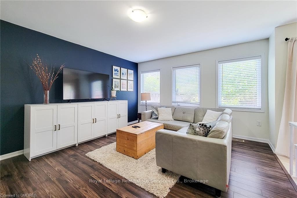21 MANHATTAN Circle photo 4