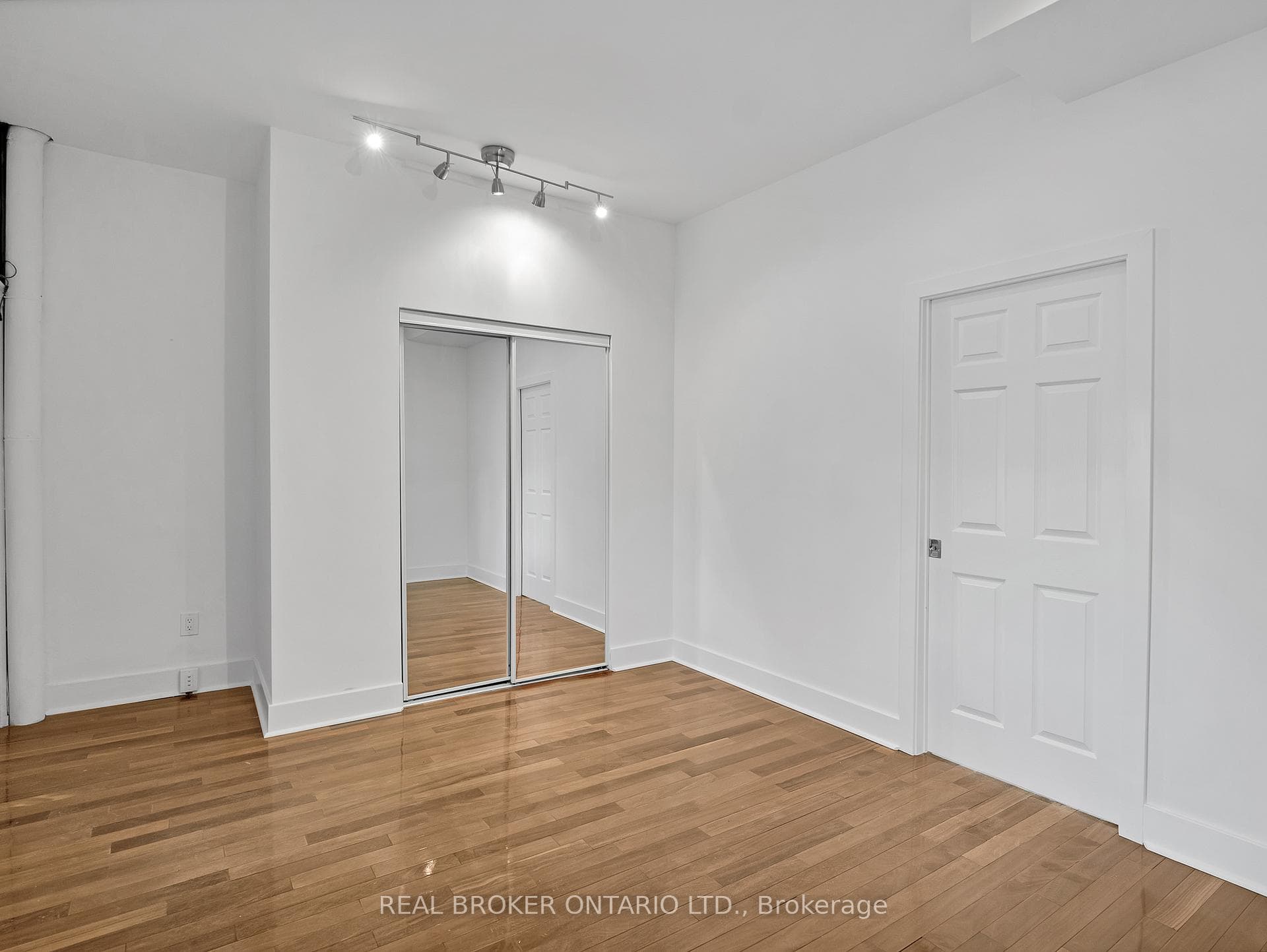 1928 Gerrard Street Unit Main Fl photo 14