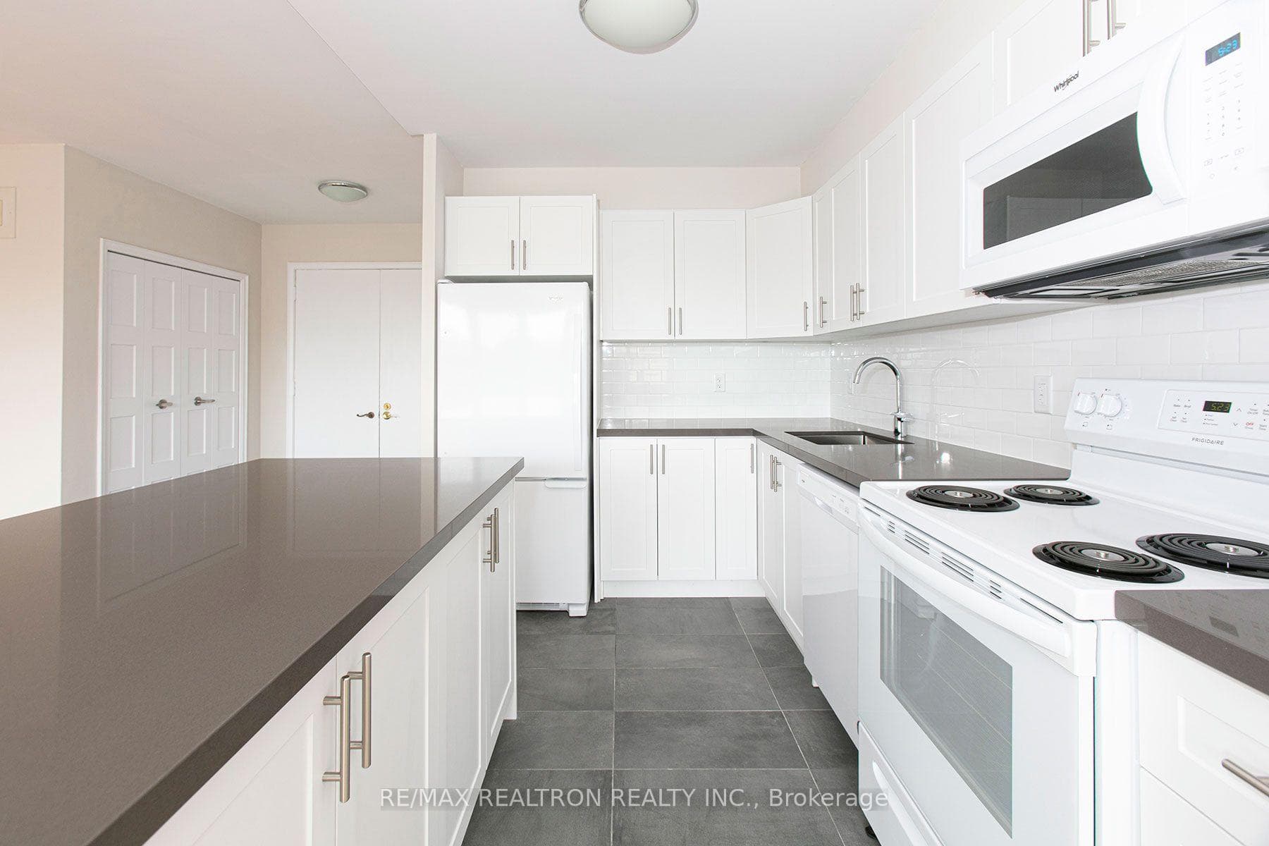 10 Shallmar Boulevard Unit 712 photo 2