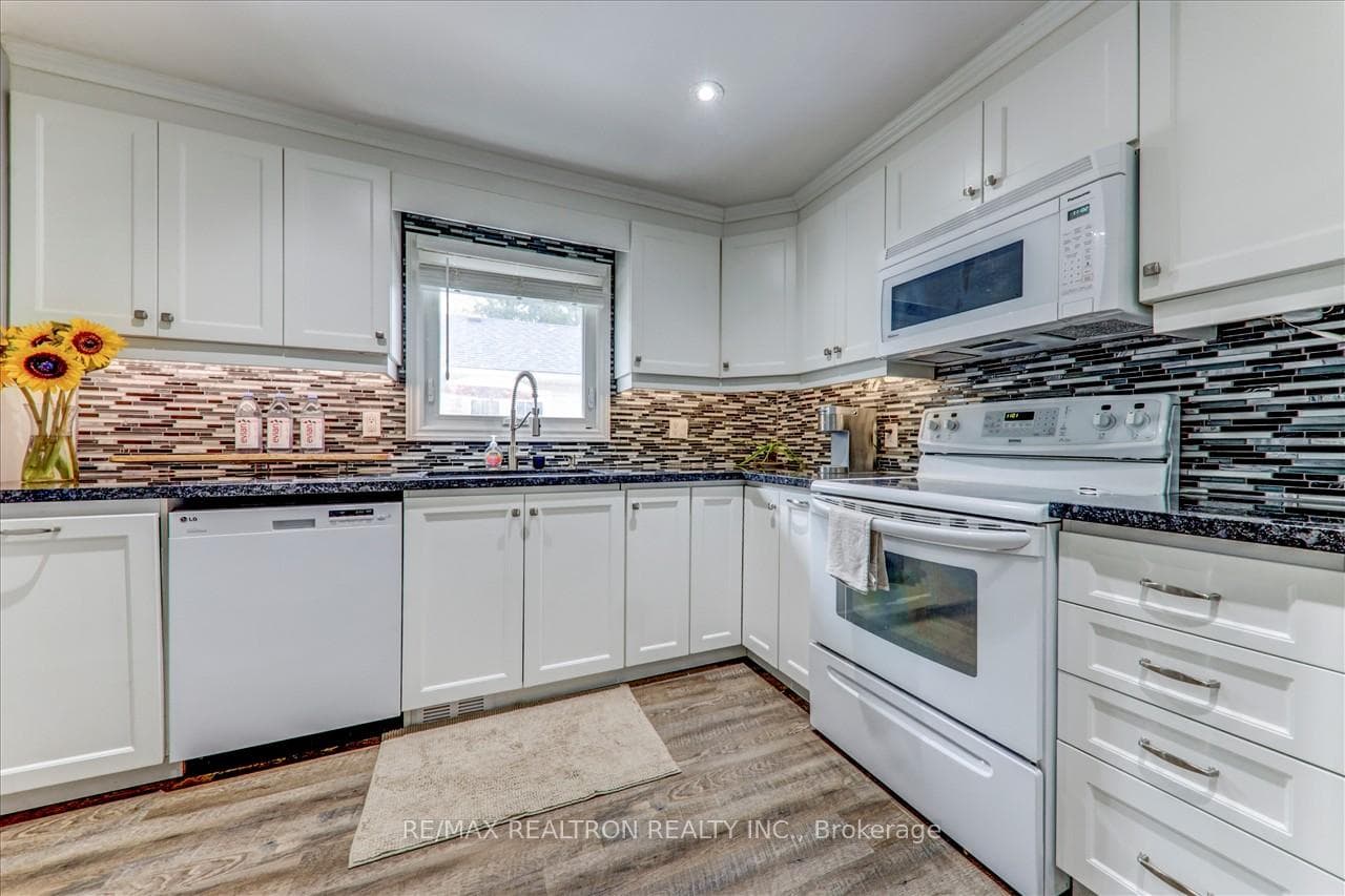258 Elm Avenue photo 13
