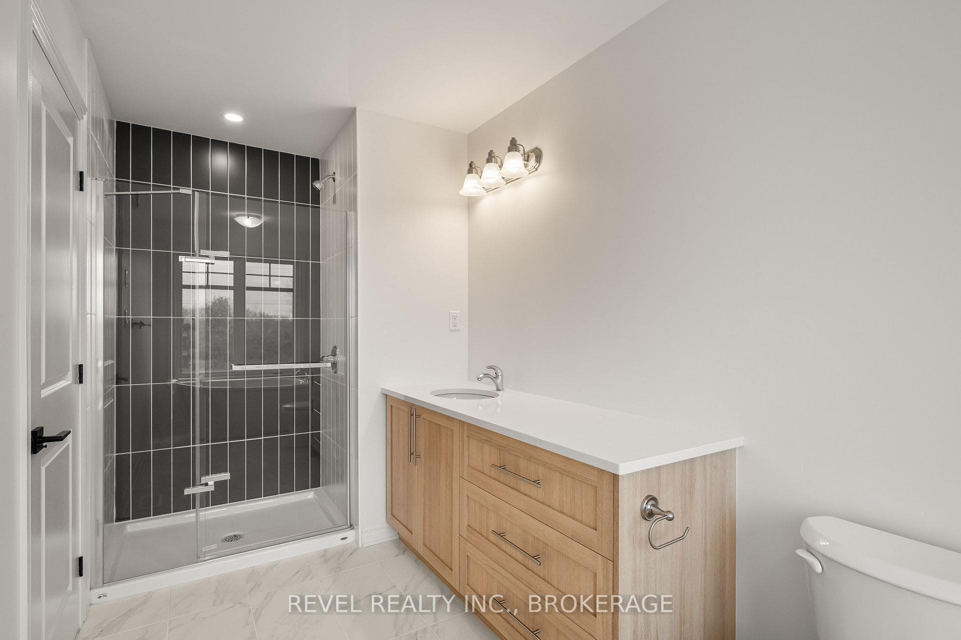 1075 Barrow Avenue photo 21