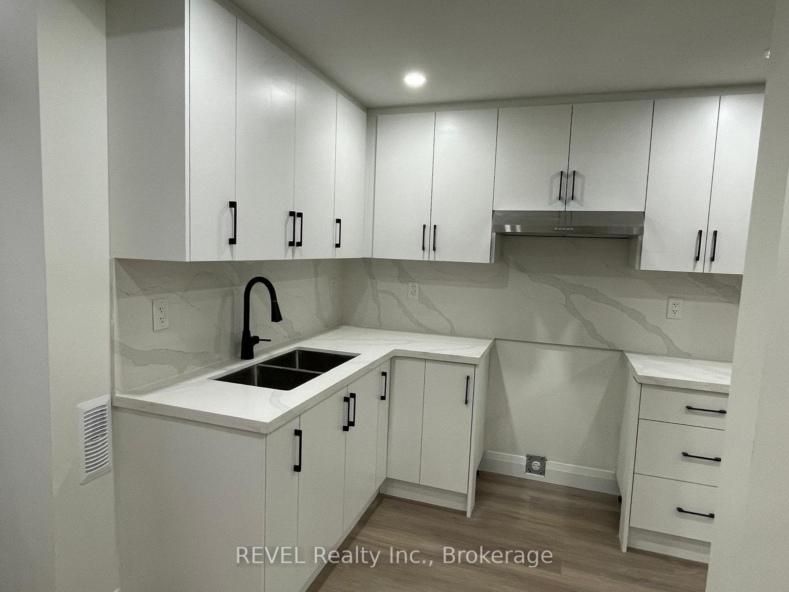 1 Tilsonburg Avenue Unit Basement photo 1
