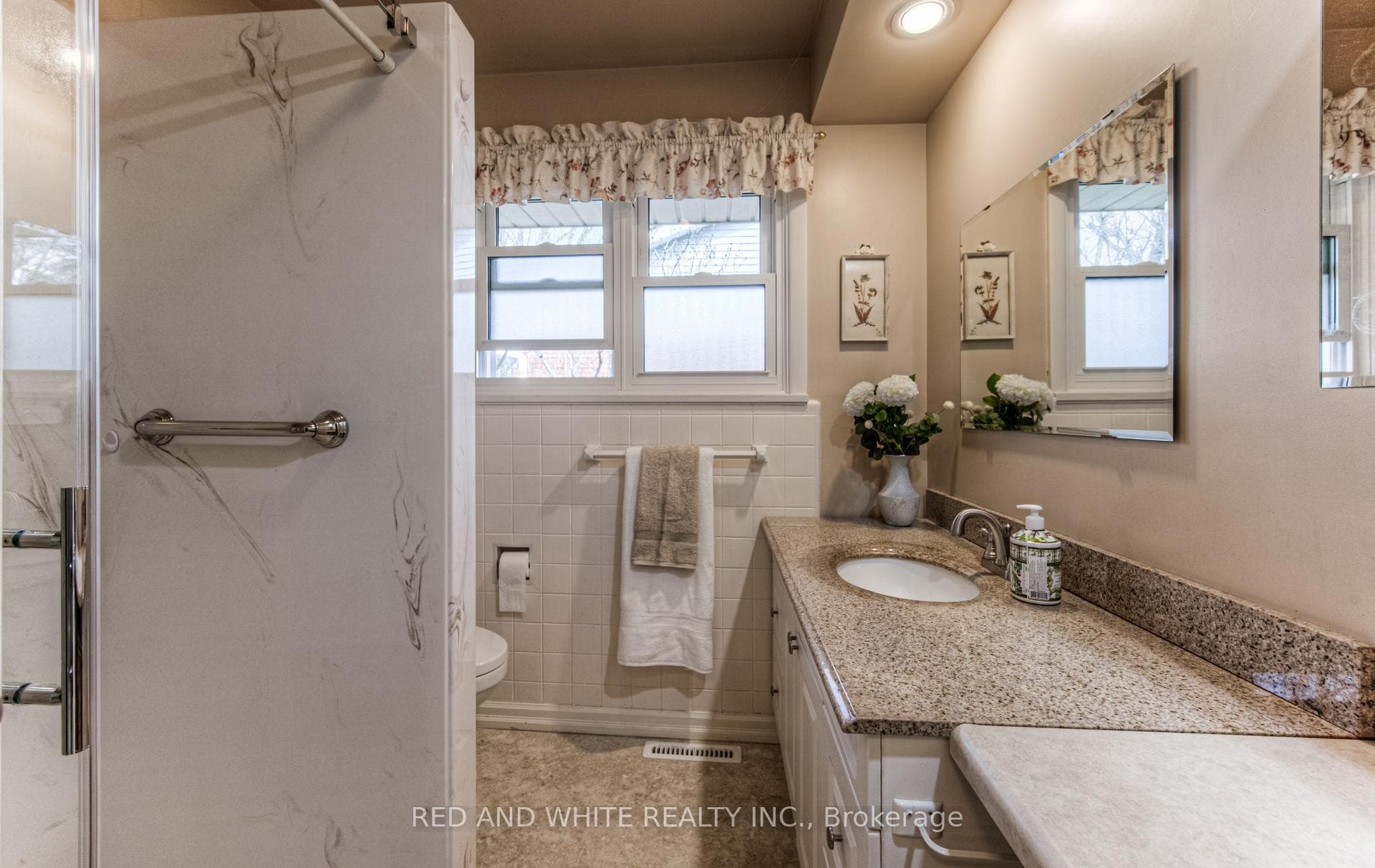 137 Riverbank Drive photo 21