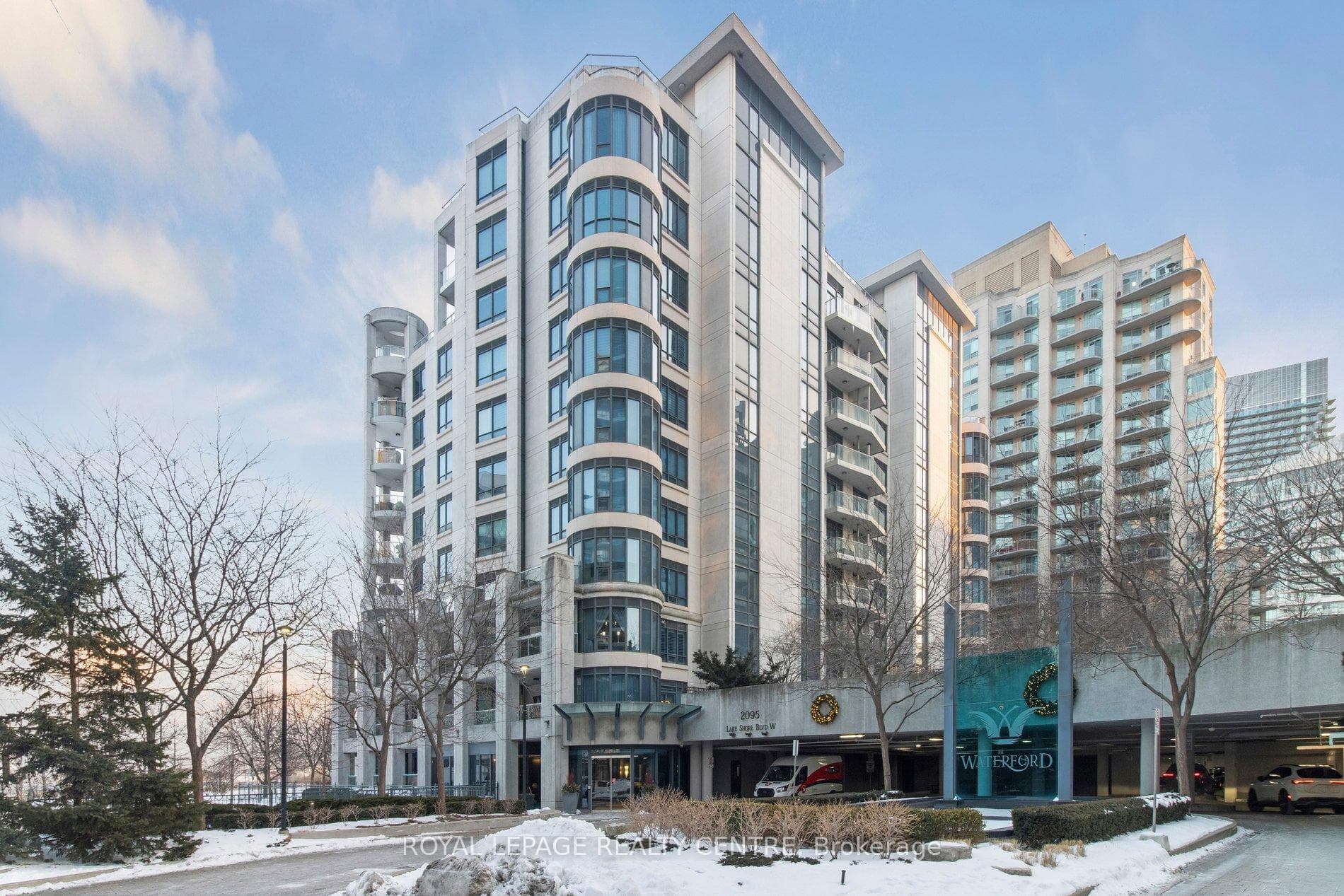 2095 Lake Shore Boulevard Unit 220 photo 2