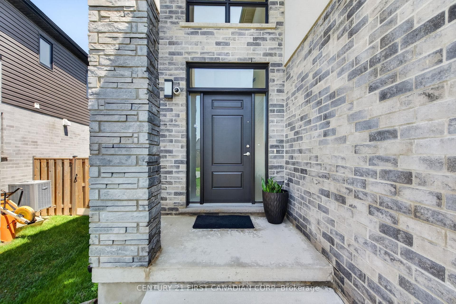 1322 Red Pine Crossing photo 3