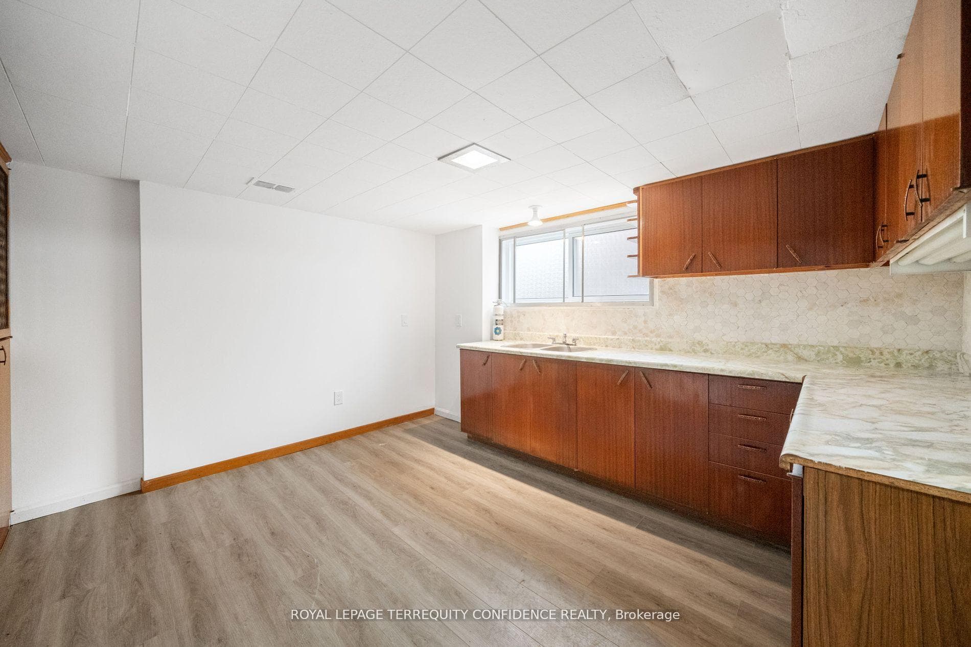 431 Hounslow Avenue photo 17