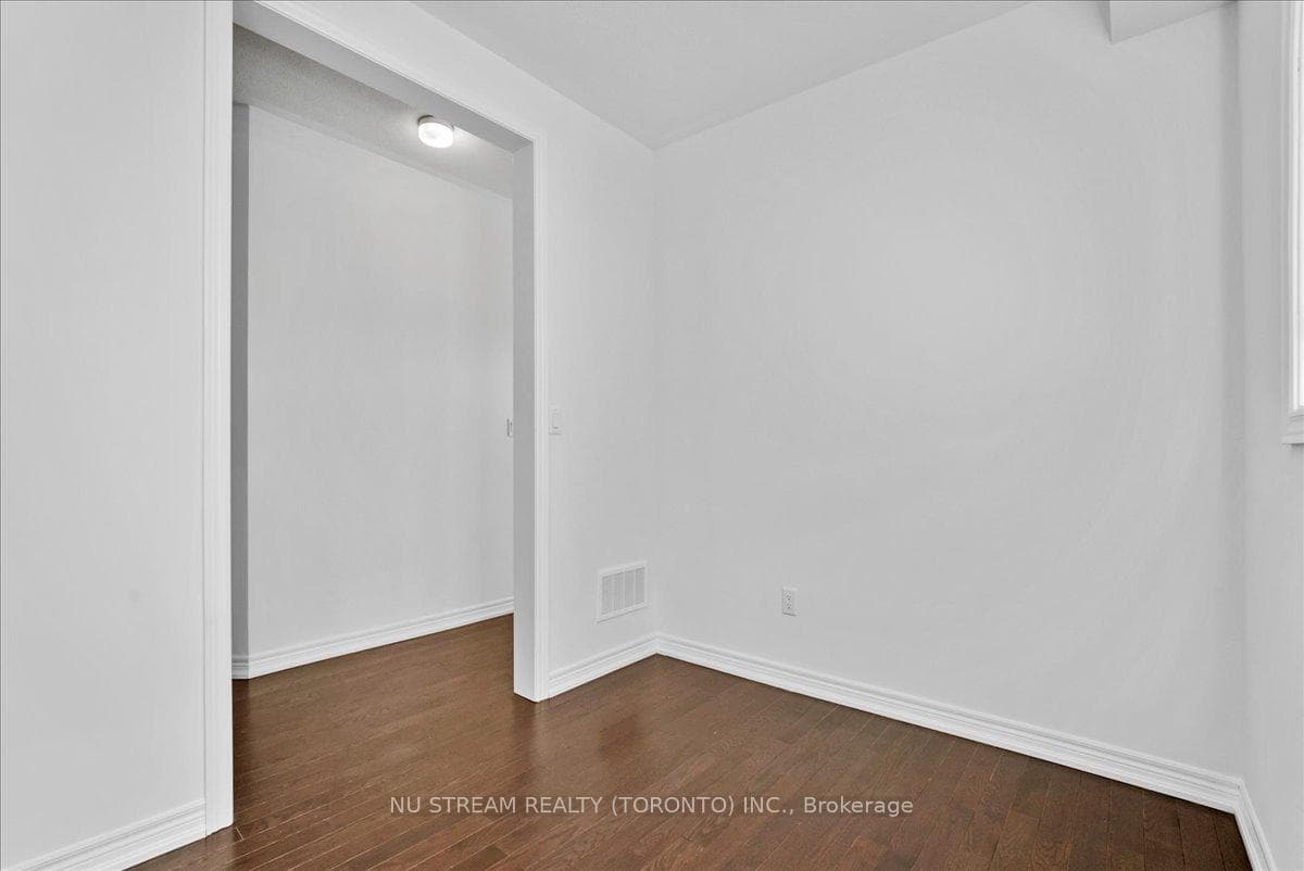 21 ABBEY Crescent photo 6