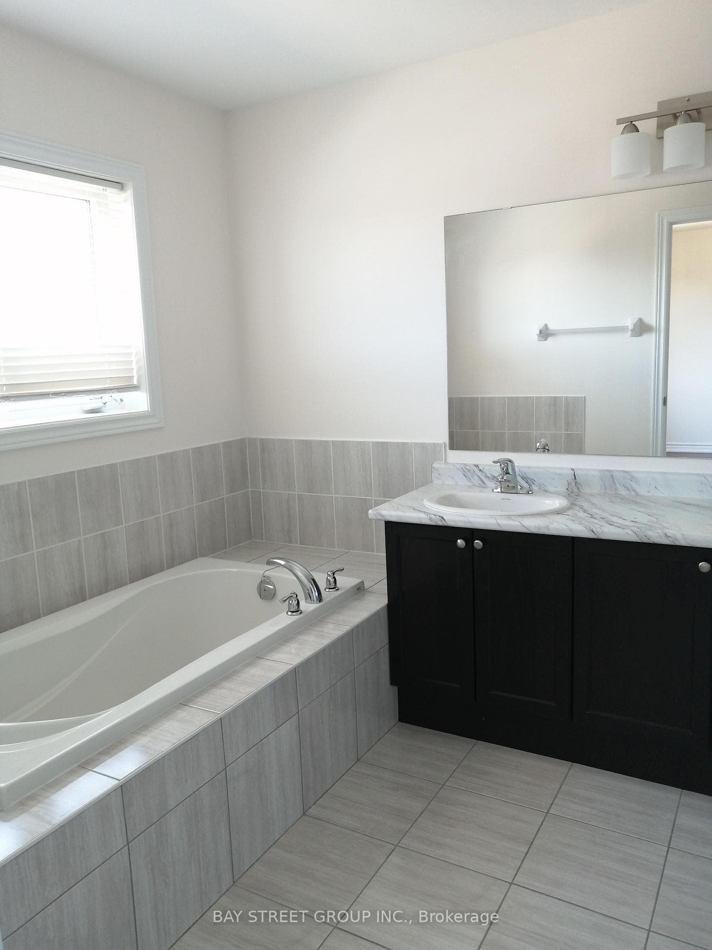 49 Mondial Crescent photo 9