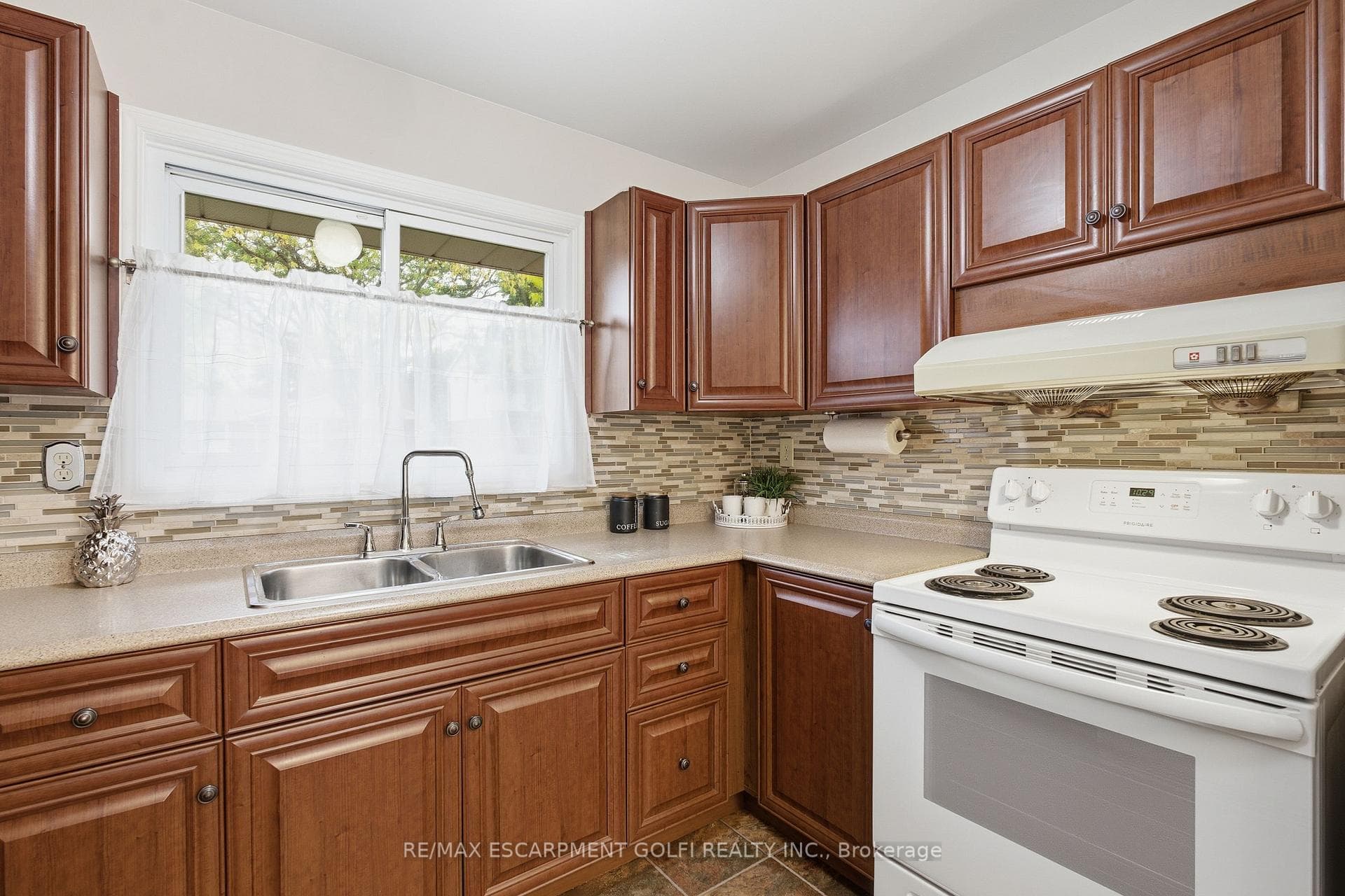 28 Bacall Crescent photo 9