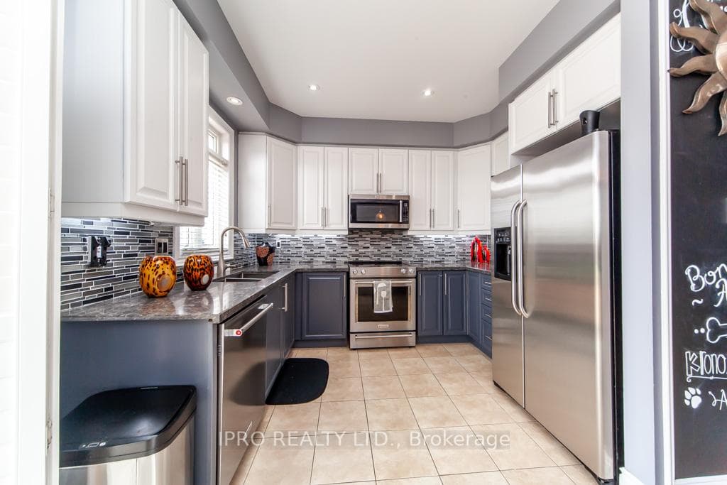 1896 Birchview Drive photo 11