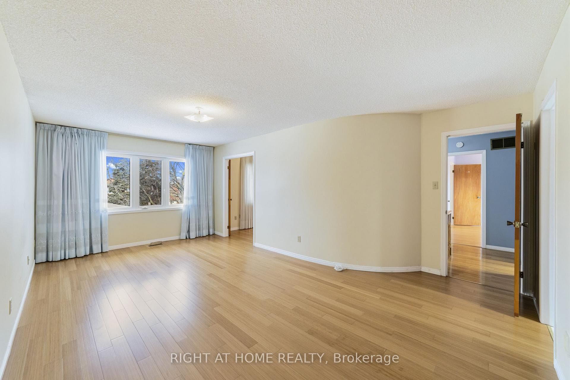 2084 Pen Street photo 22