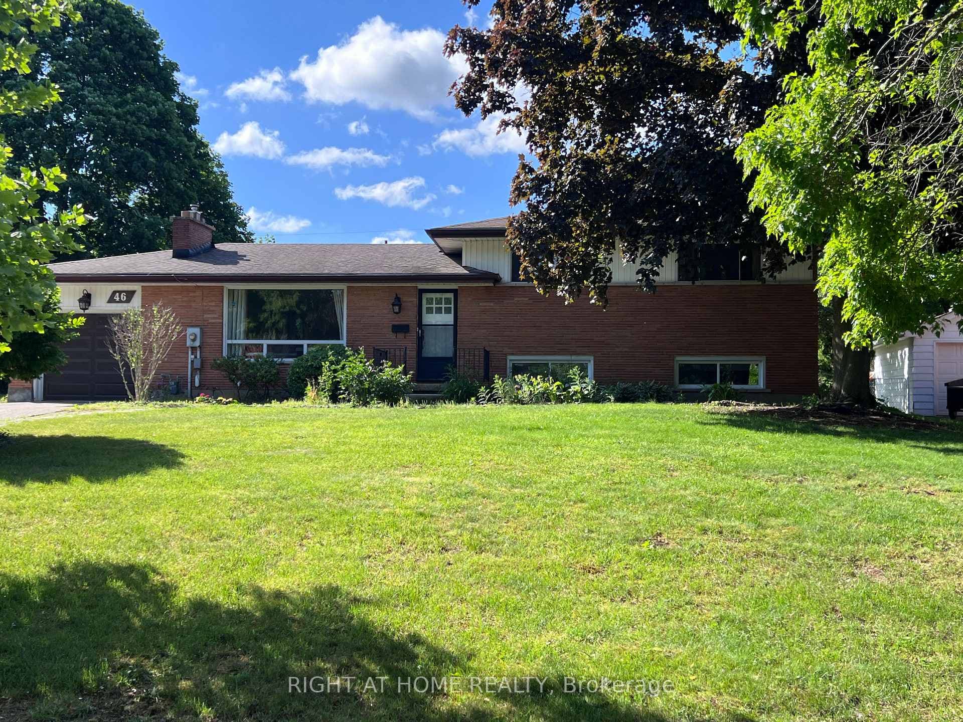 46 Radcliffe Crescent photo 3