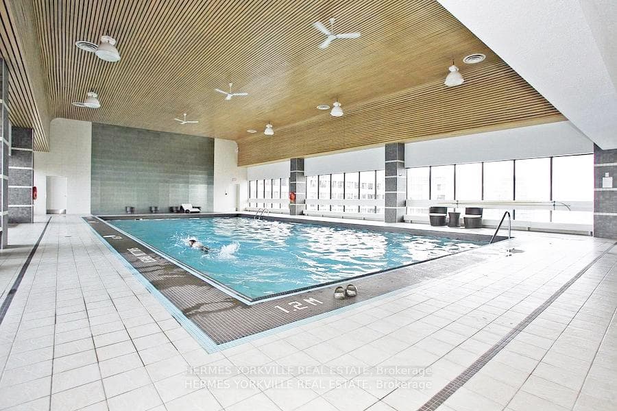 33 Harbour Square Unit #823 photo 6