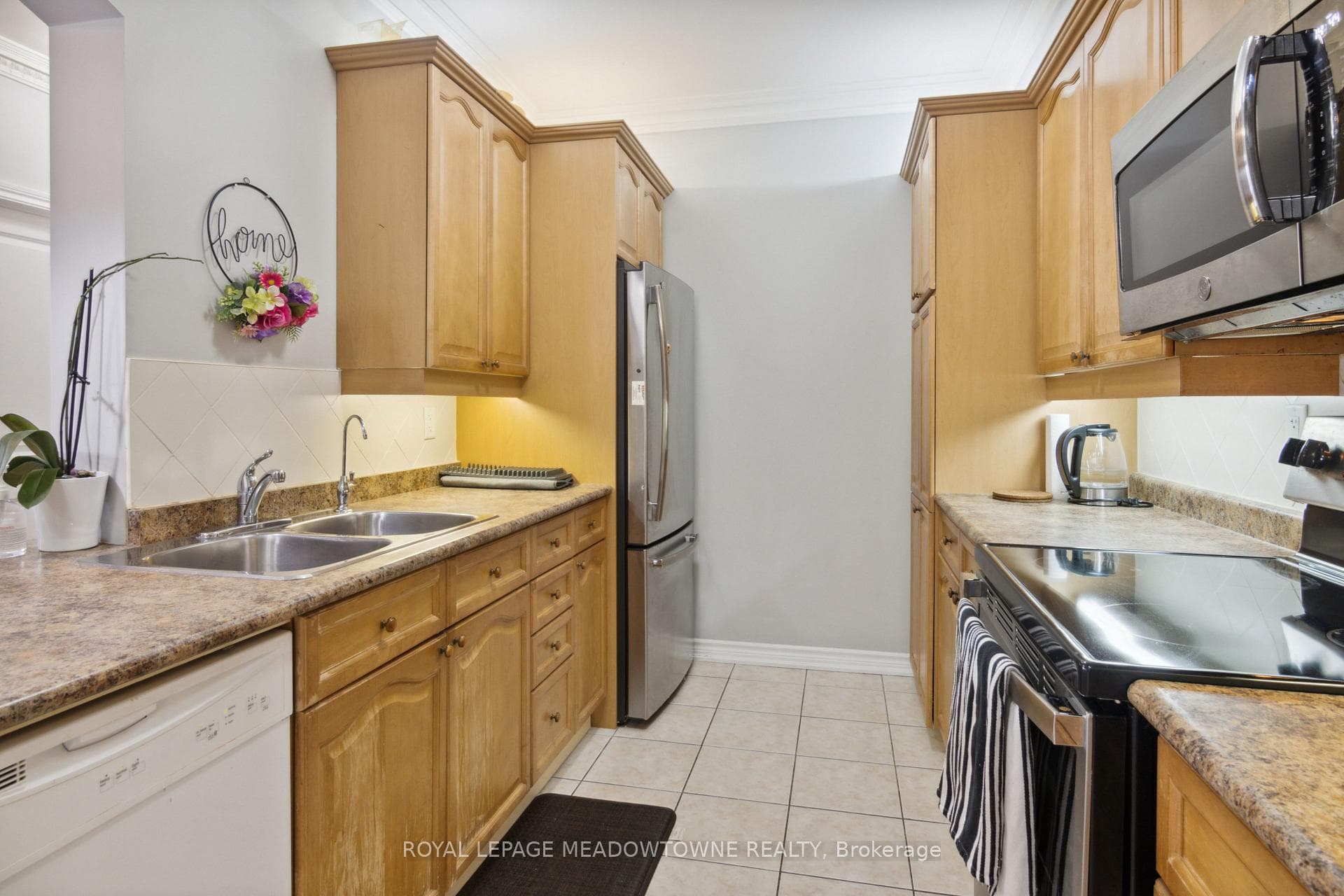 9519 Keele Street Unit 223 photo 12