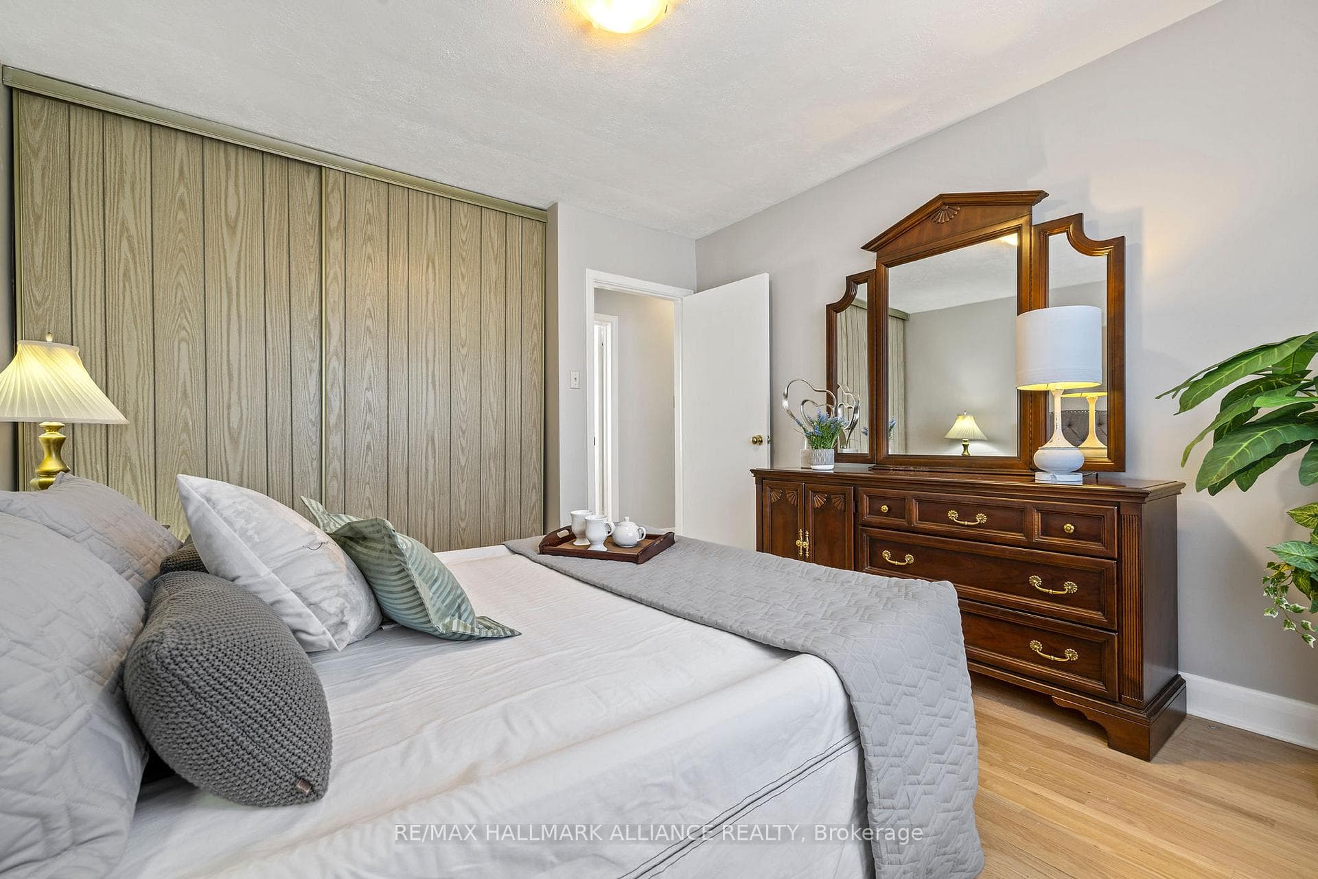 584 Lorne Street photo 19