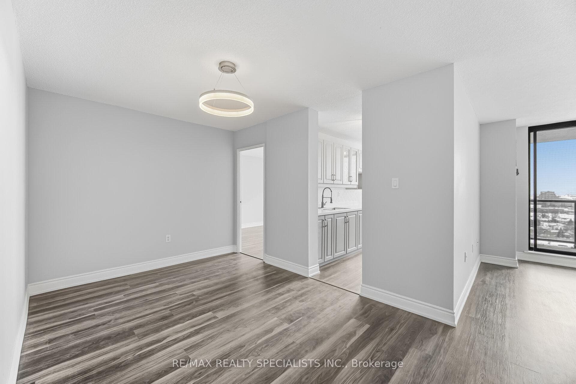 21 KNIGHTSBRIDGE Road Unit 1507 photo 12