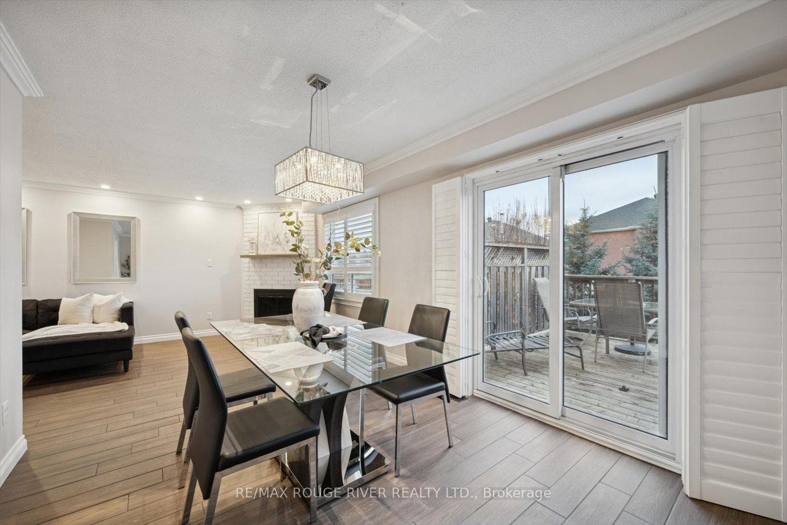 211 Ravenscroft Road photo 10