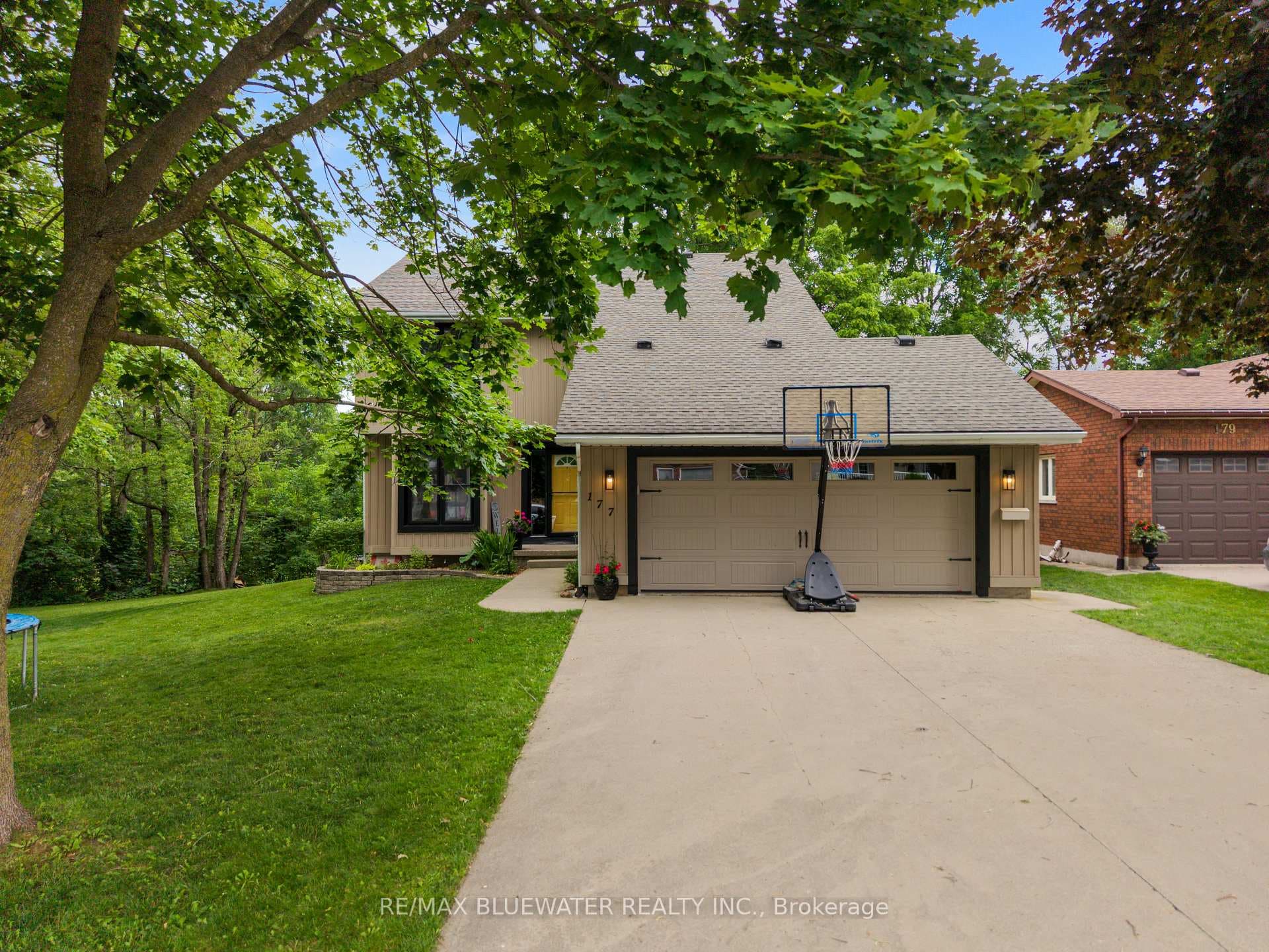 Double Drive & Double Garage