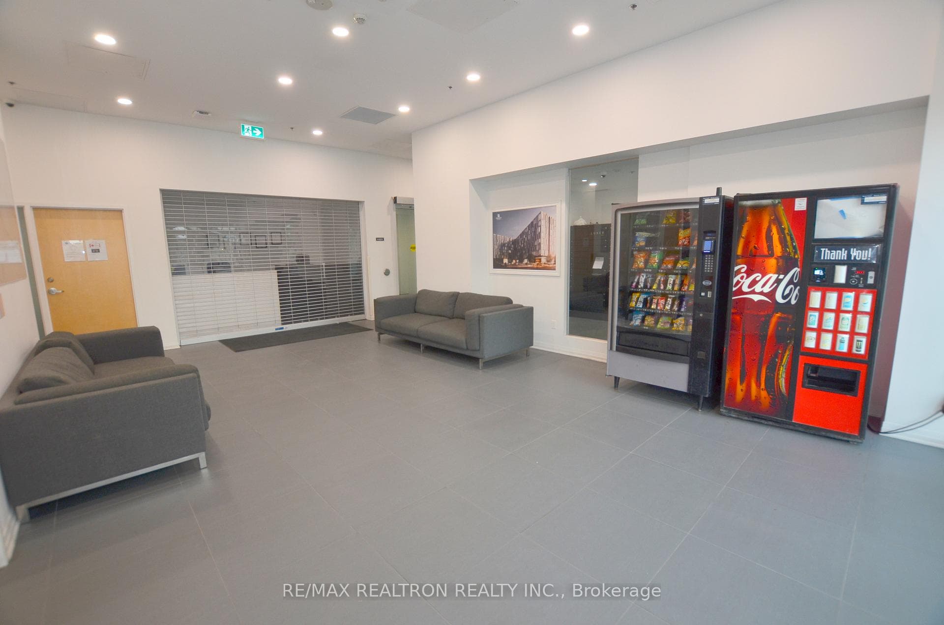 1900 Simcoe Street Unit 716 photo 4