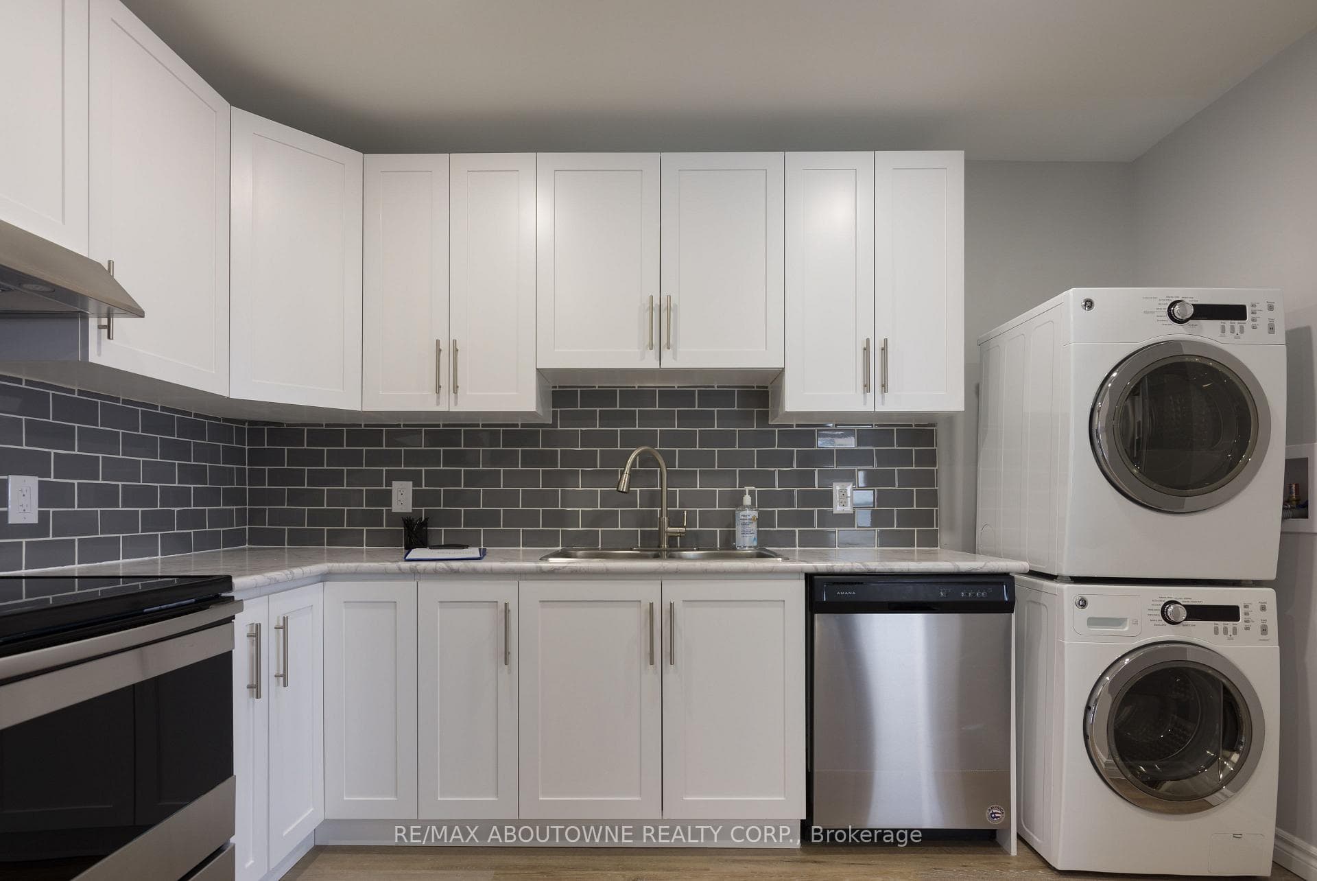 Ensuite laundry conveniently in Kitchen