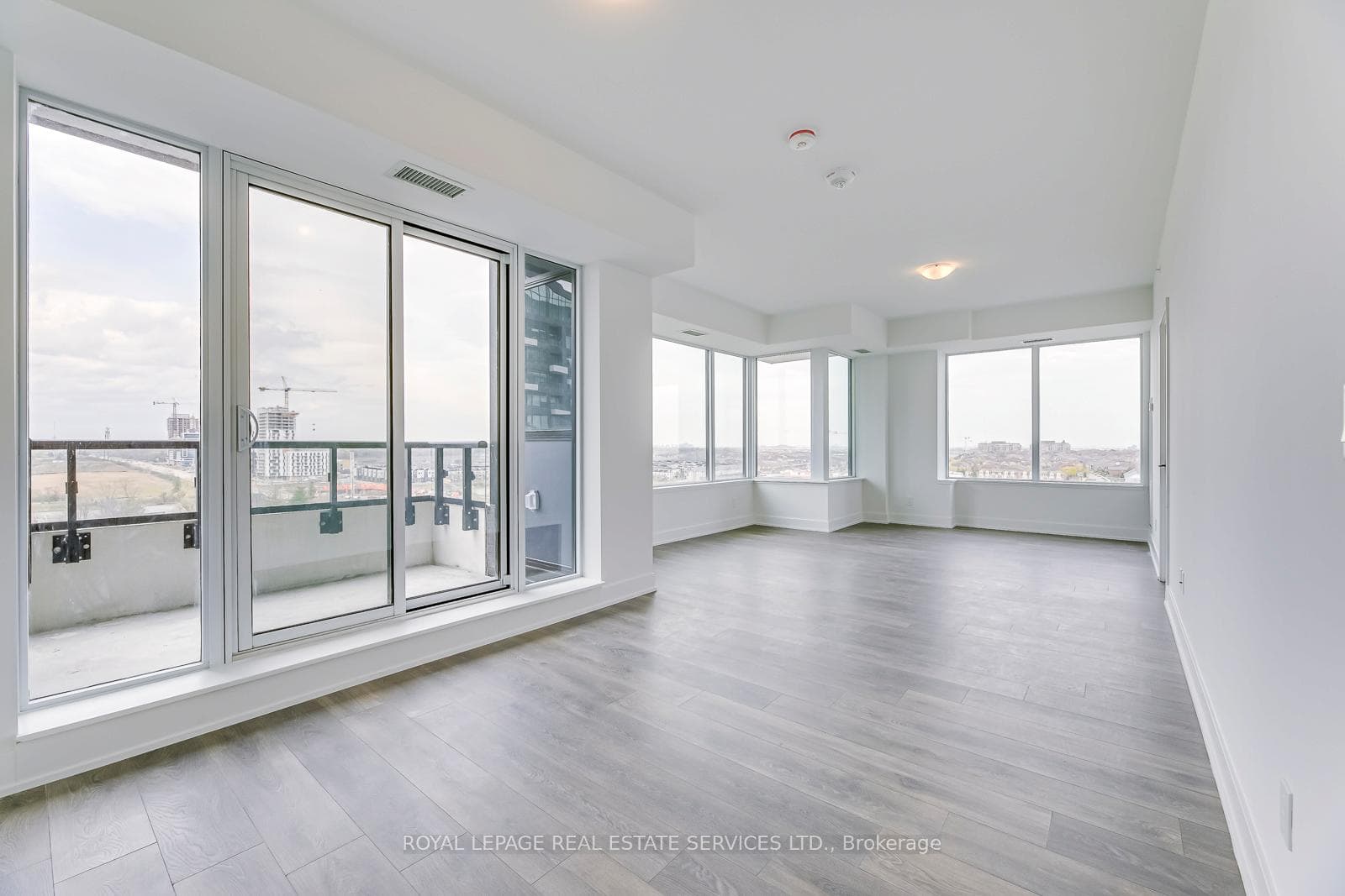 2485 Taunton Road Unit 928 photo 19